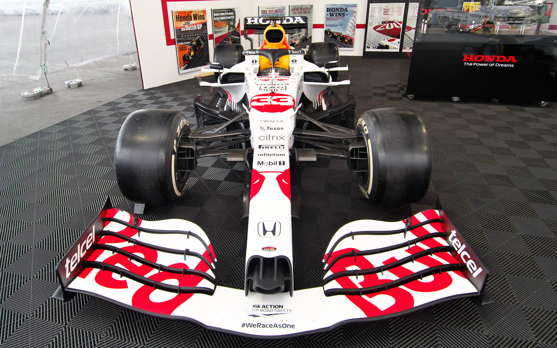 写真はHonda Racing THANKS DAYでの展示。特徴的なフロントウィングも見ることができる