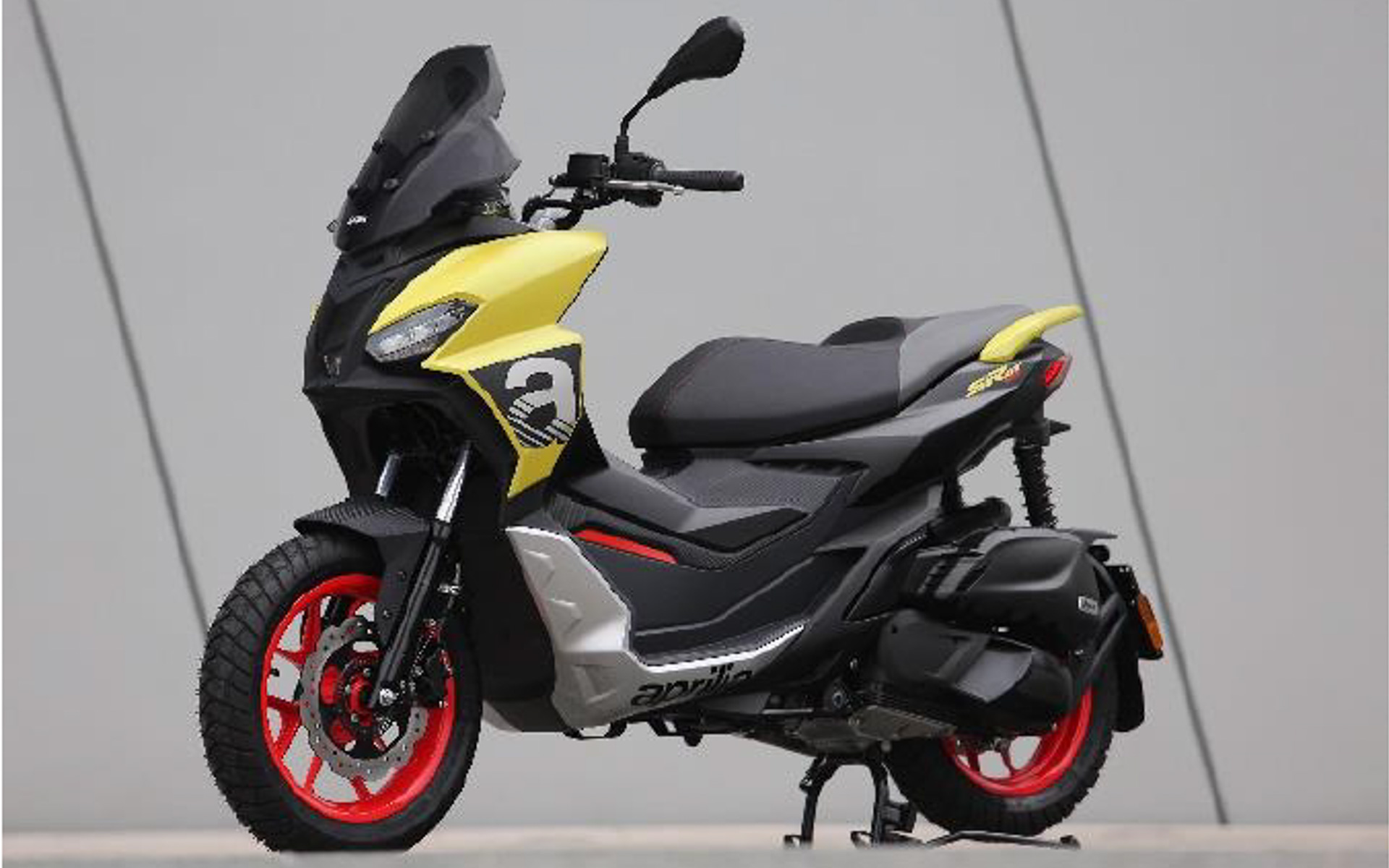 SR GT 200のSPORTグラフィックモデル