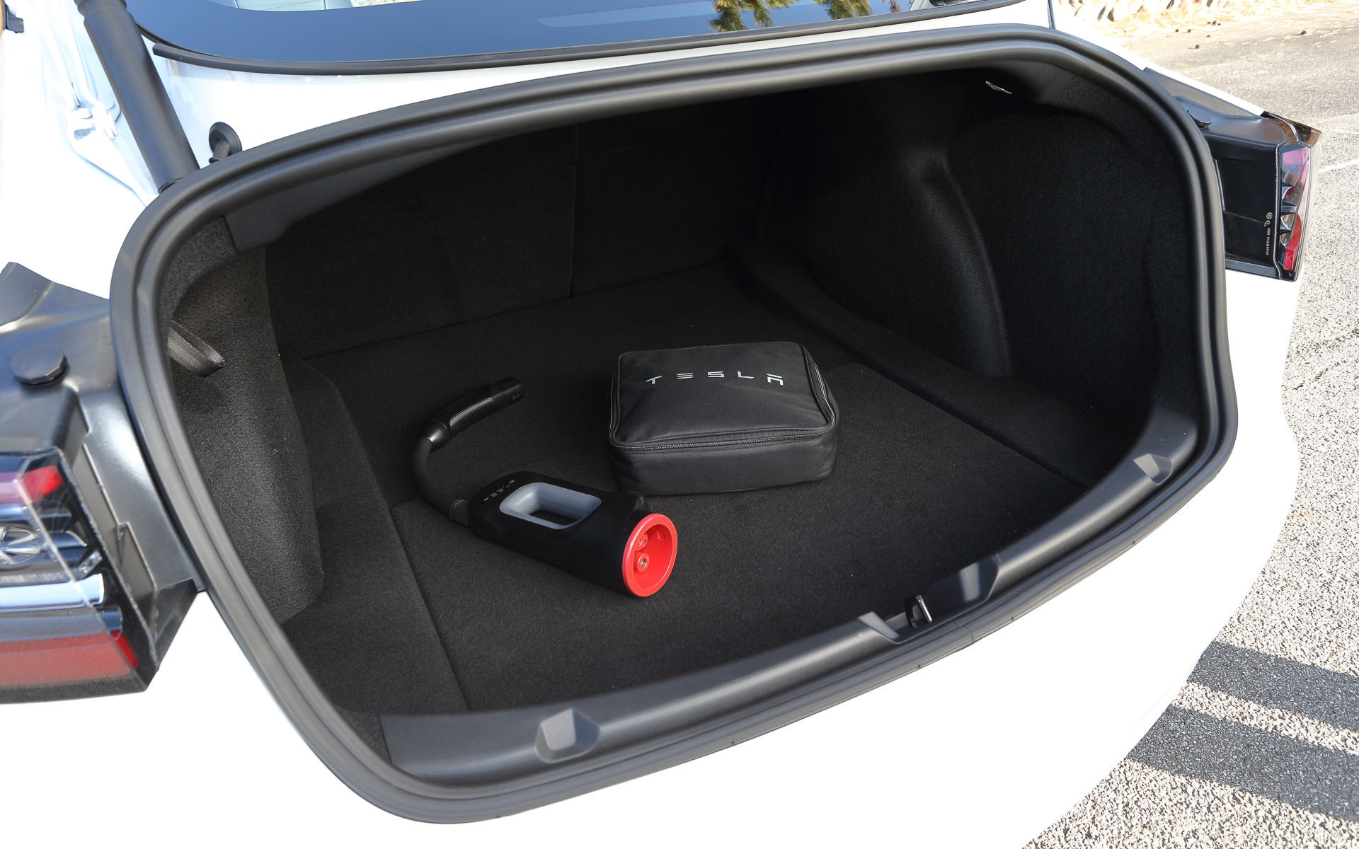 リアトランクの容量は561L