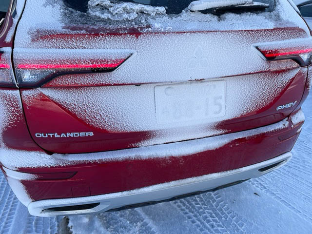 雪道を走った後のリアエンド、降雪時ではなかったので巻き上げた雪がキレイにつきました。この光景が好きです。山から下りる時は泥だらけになってしまうんだけど……