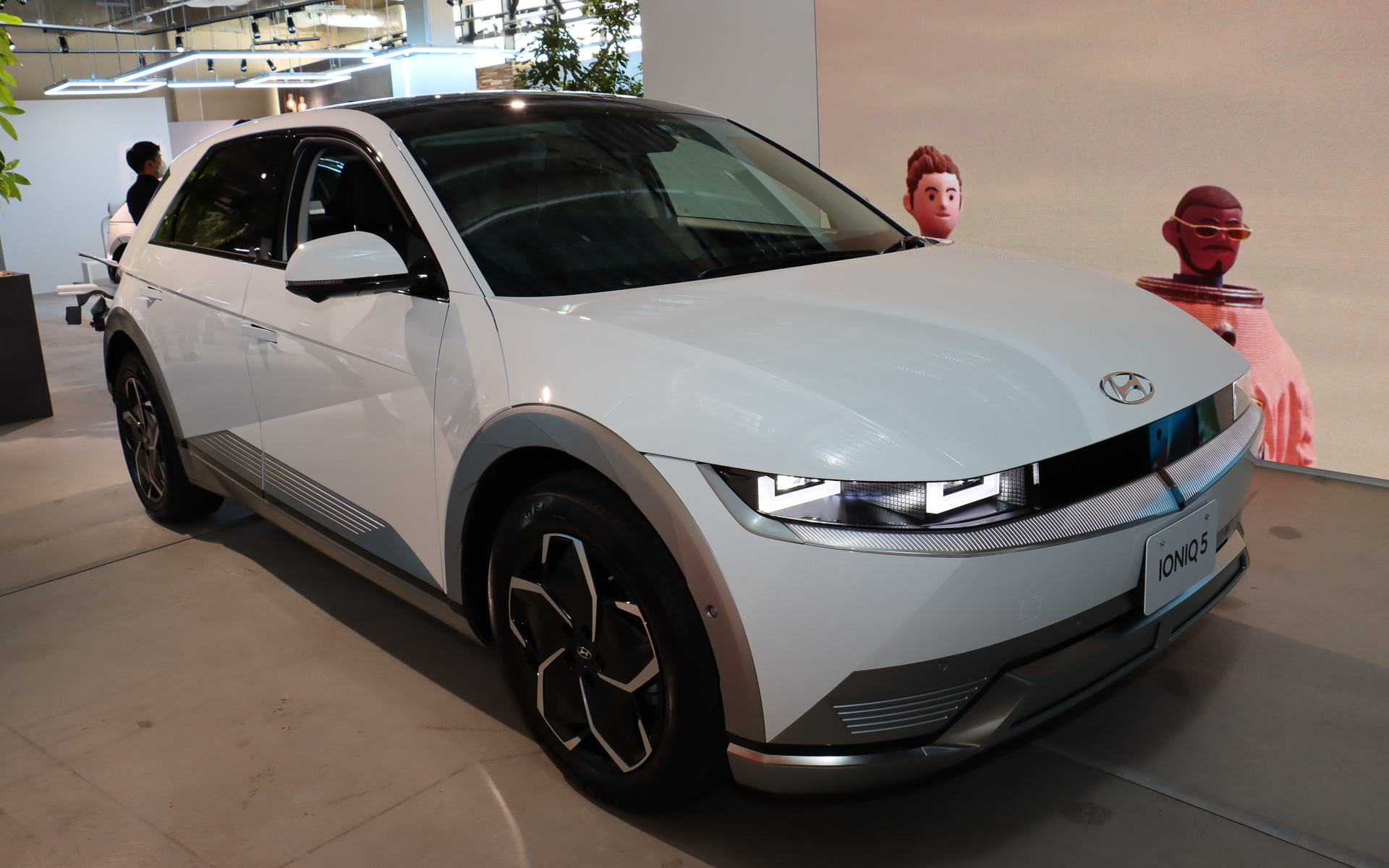 アイオニック ファイブ Voyage（ボディカラーはアトラスホワイト）