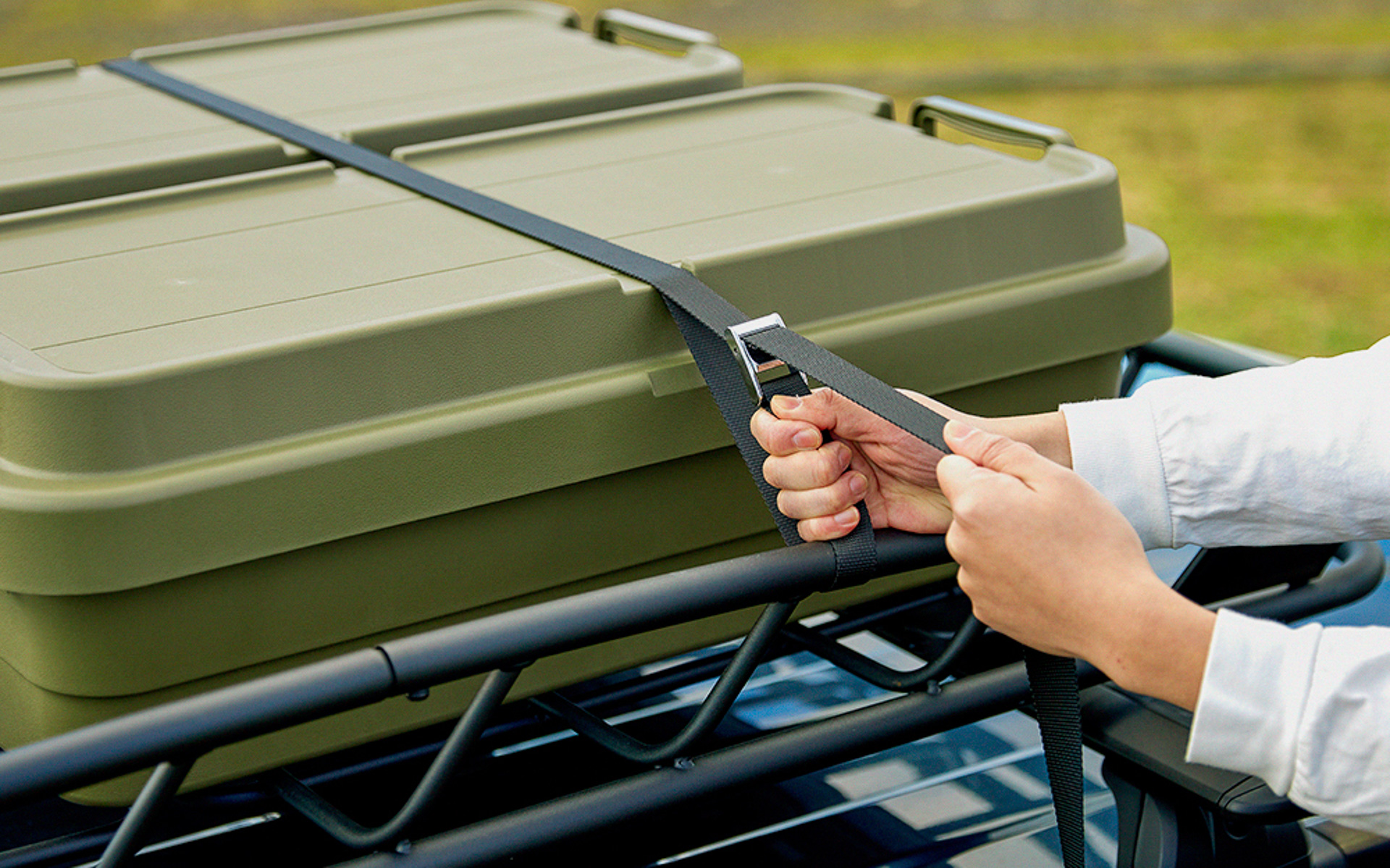 ベルト固定がしやすいベルトガイドを配置