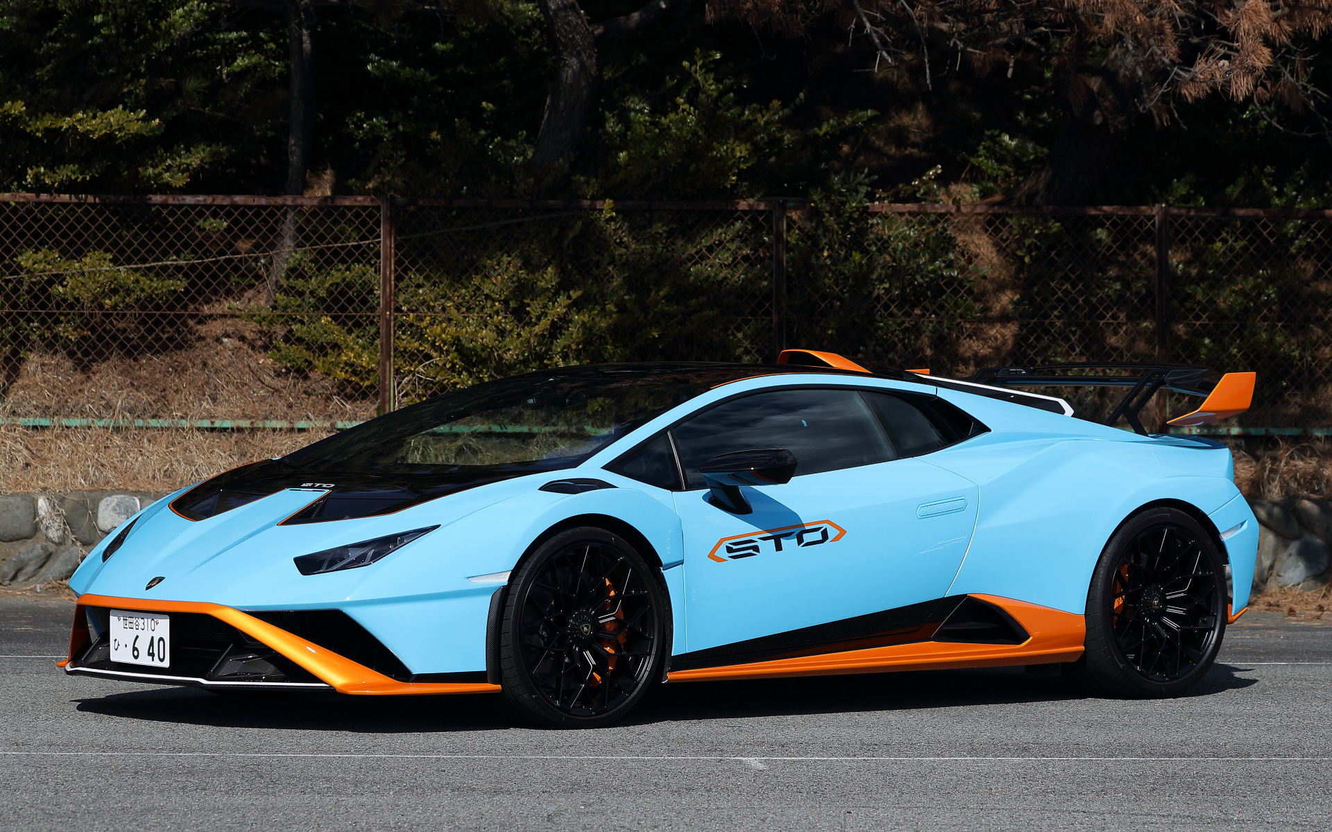 ボディサイズは4547×1945×1220mm（全長×全幅［サイドミラーを除く］×全高）、ホイールベースは2620mm。乾燥重量1339kg。前後重量配分は41：59