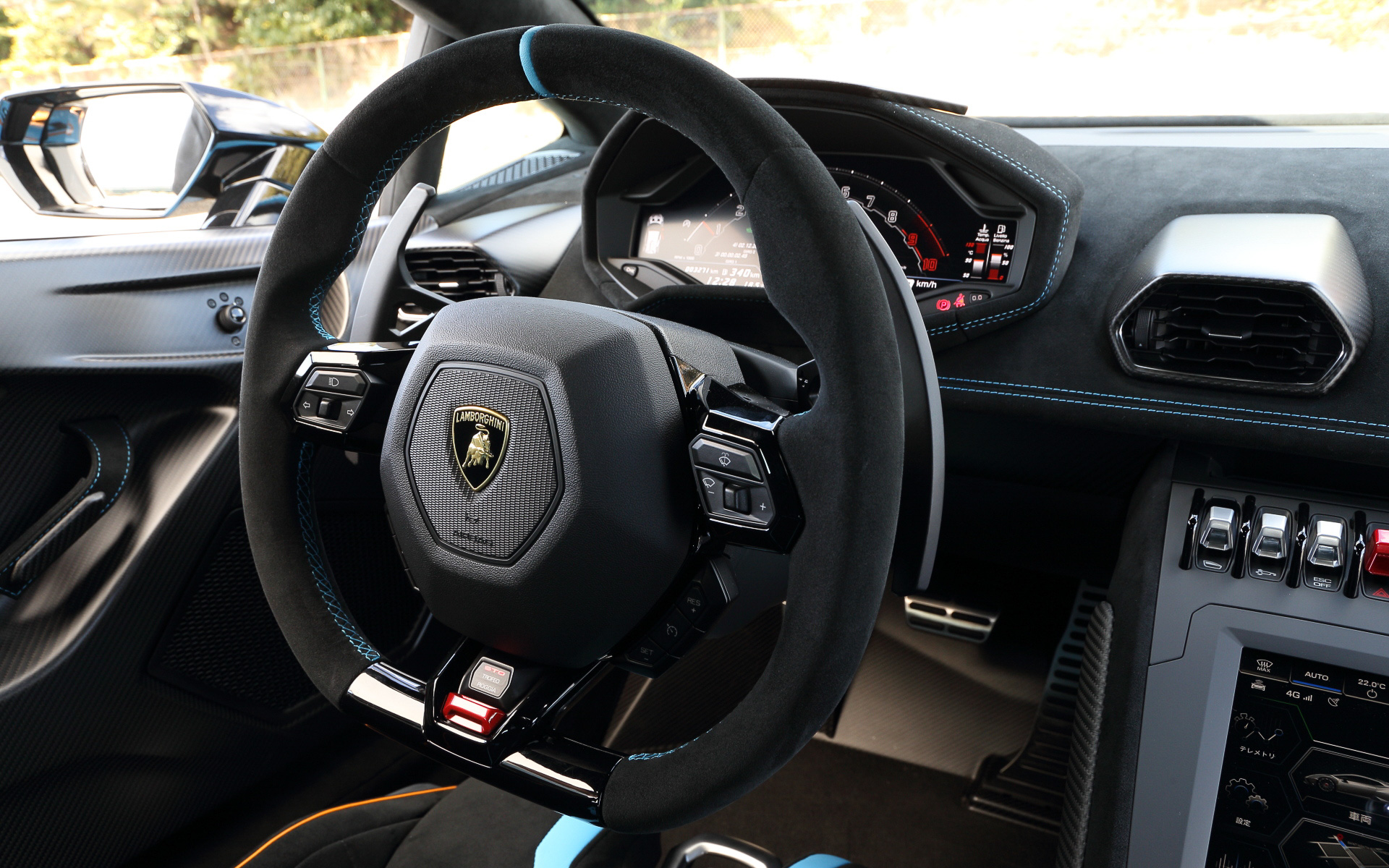 Dシェイプのステアリング