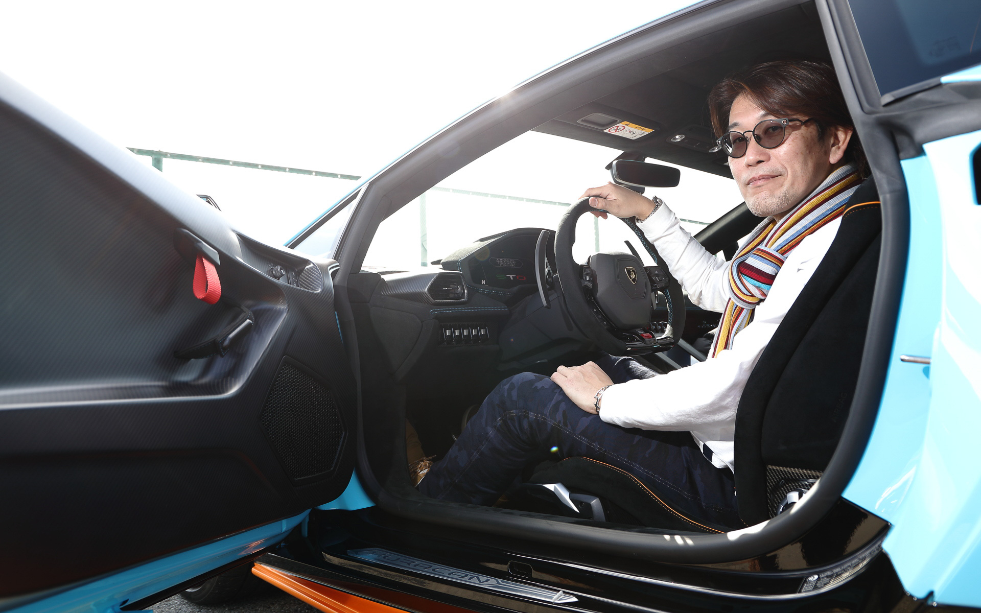 ウラカンSTOの価格は3750万円。レース用のGT3マシンで公道を走れると考えればそれなりの金額か