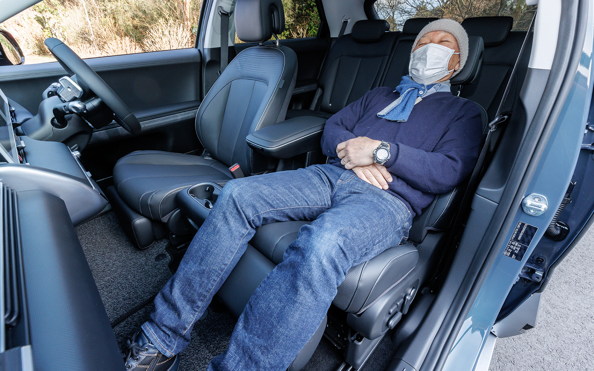 「スライドコンソール」「リラクセーションコンフォートシート」「後部座席まで含めた電動スライドシート」により、フラットフロアに自由な空間を作ることを可能にしたという