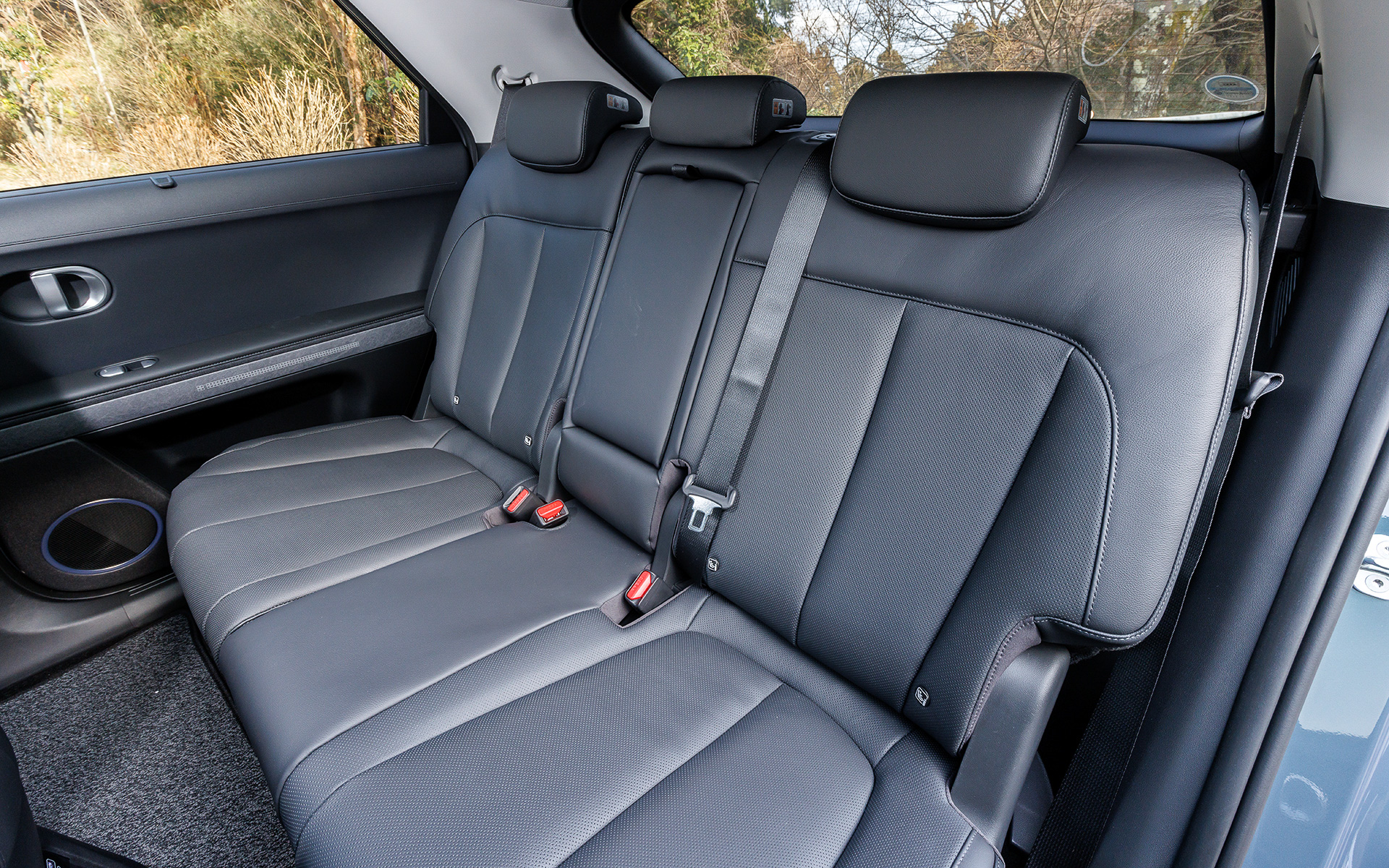 「スライドコンソール」「リラクセーションコンフォートシート」「後部座席まで含めた電動スライドシート」により、フラットフロアに自由な空間を作ることを可能にしたという