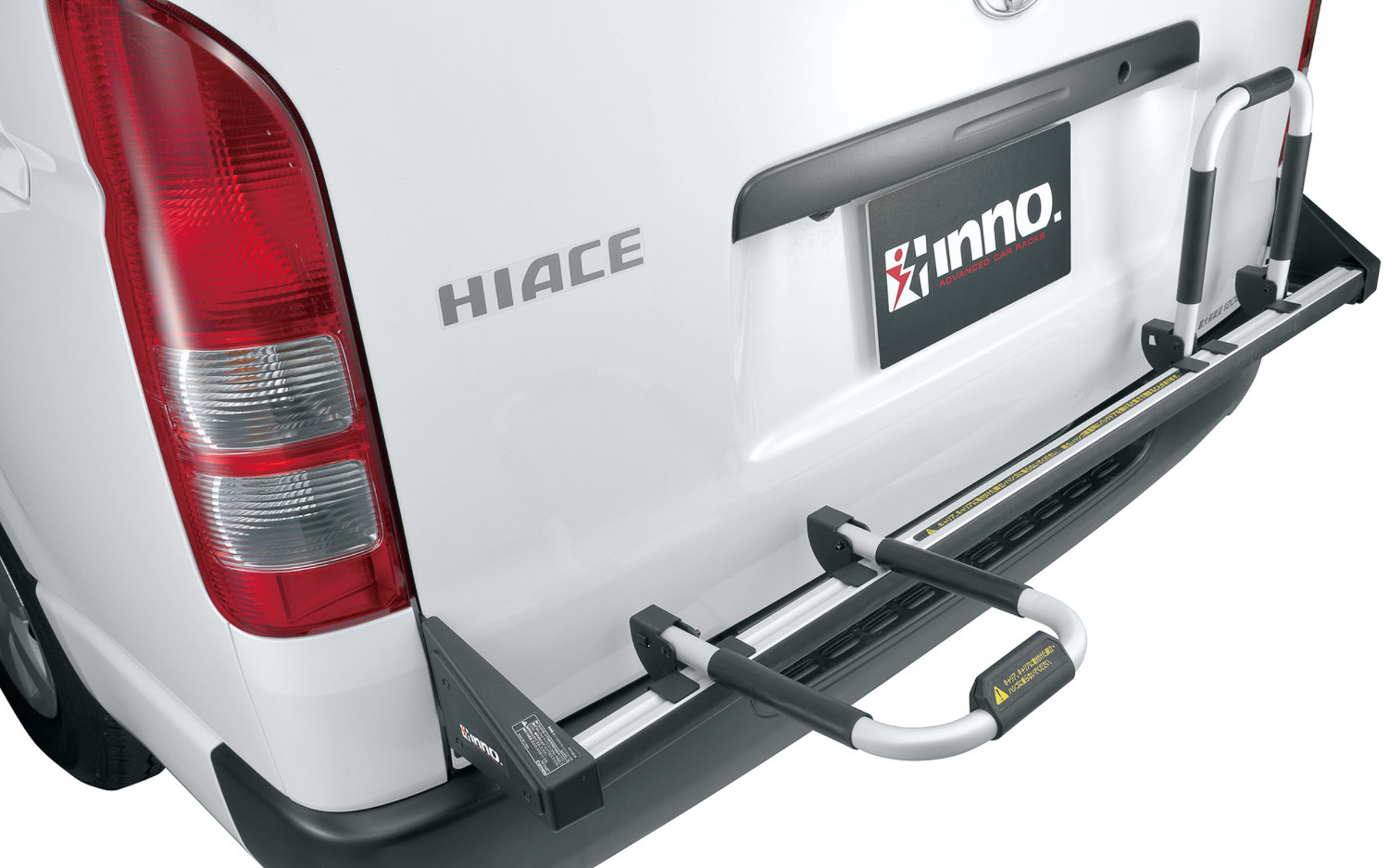 下側には積載物を支える折り畳み式のコの字アームを搭載