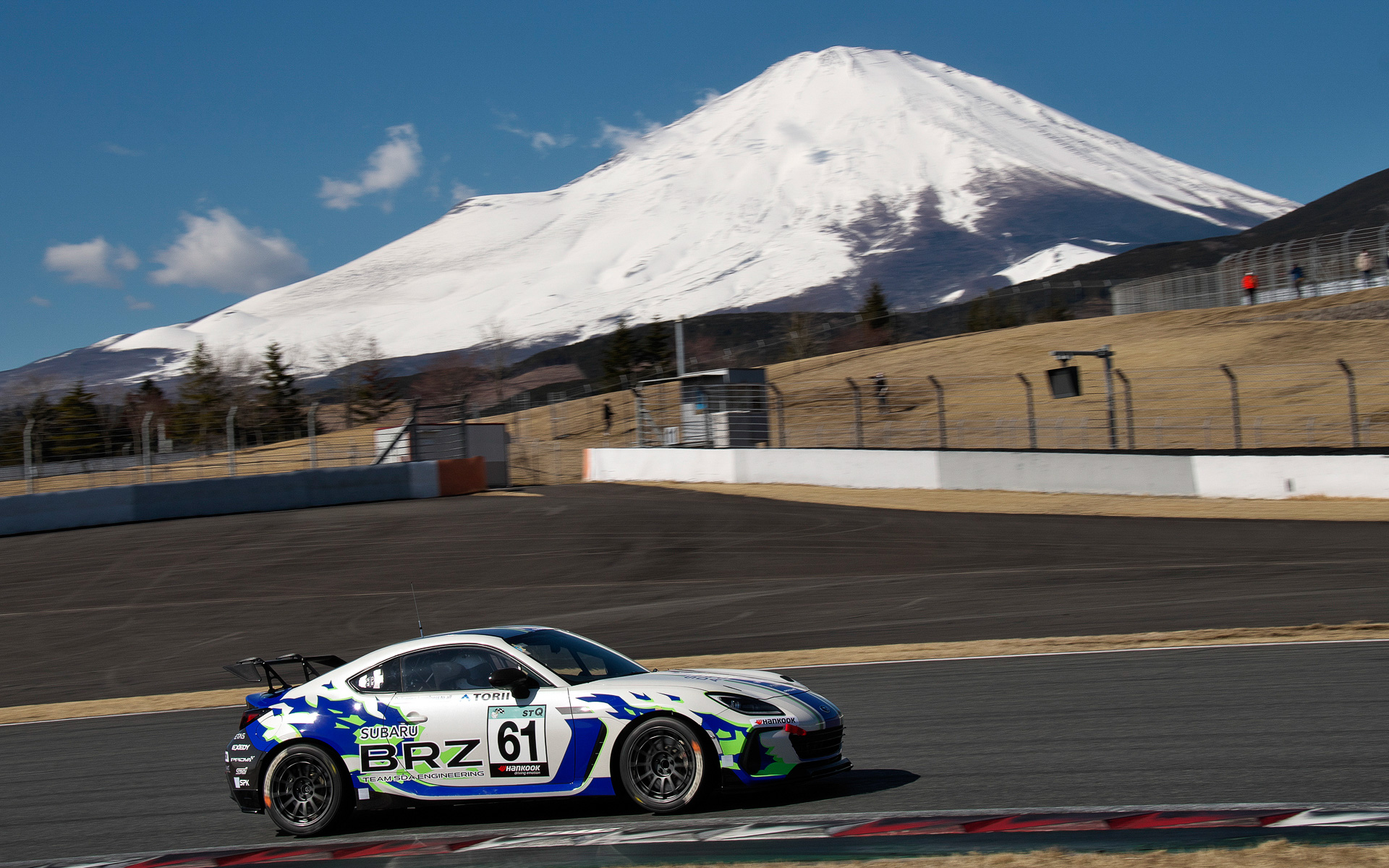 カーボンニュートラル燃料でのフル参戦を予定しているスバル「61号車 BRZ CNF Concept」。昼の時間帯は通常のガソリンでのテストを実施