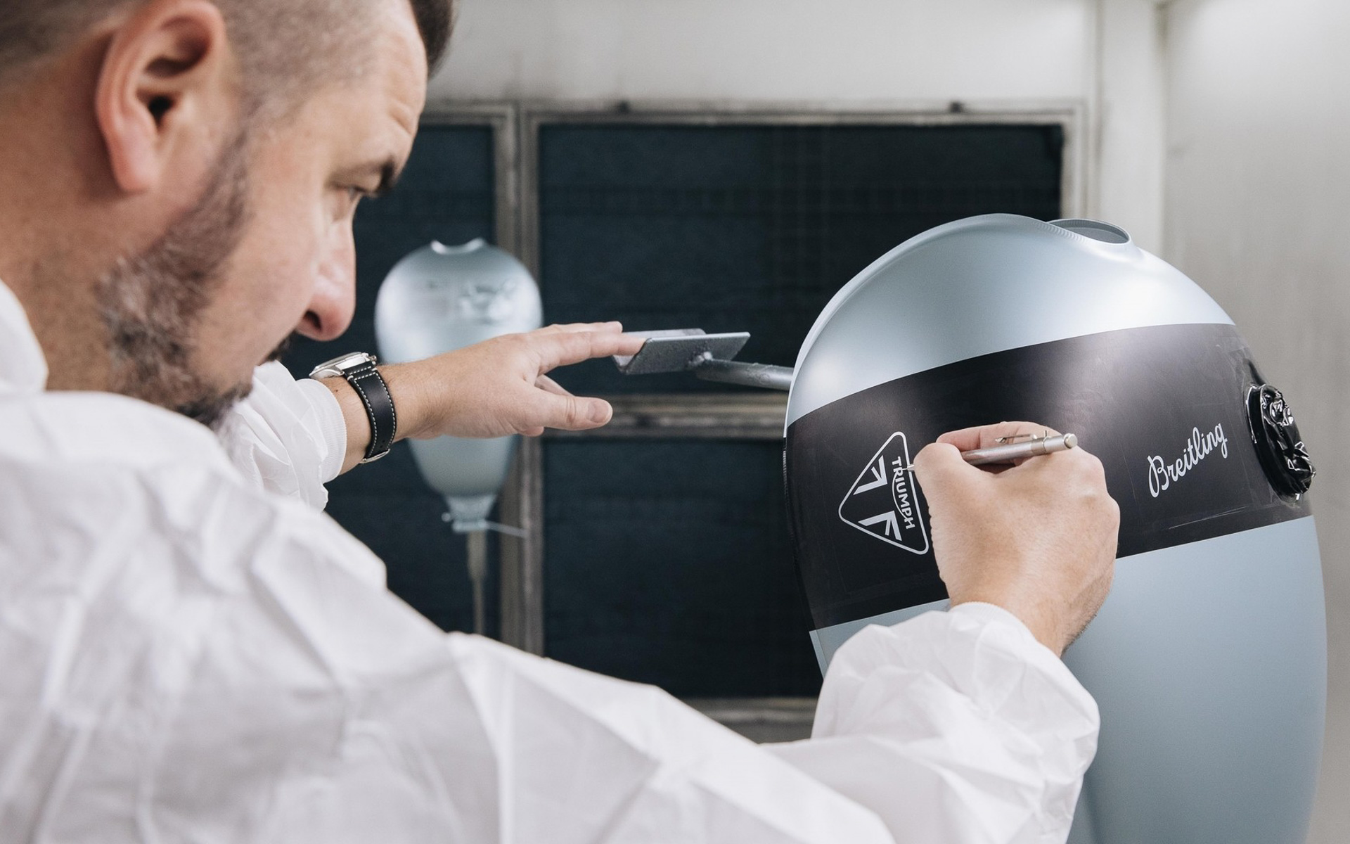 ハンドペイントのコーチライン