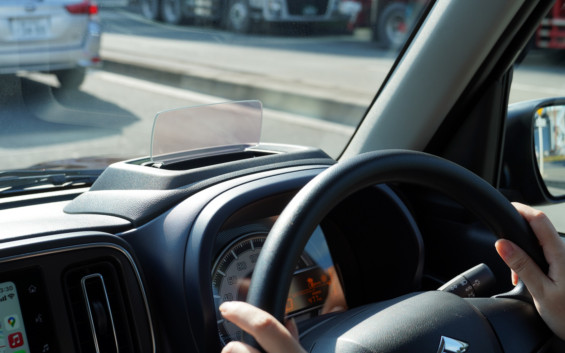 全方位モニター付ディスプレイオーディオとセットになっているヘッドアップディスプレイ