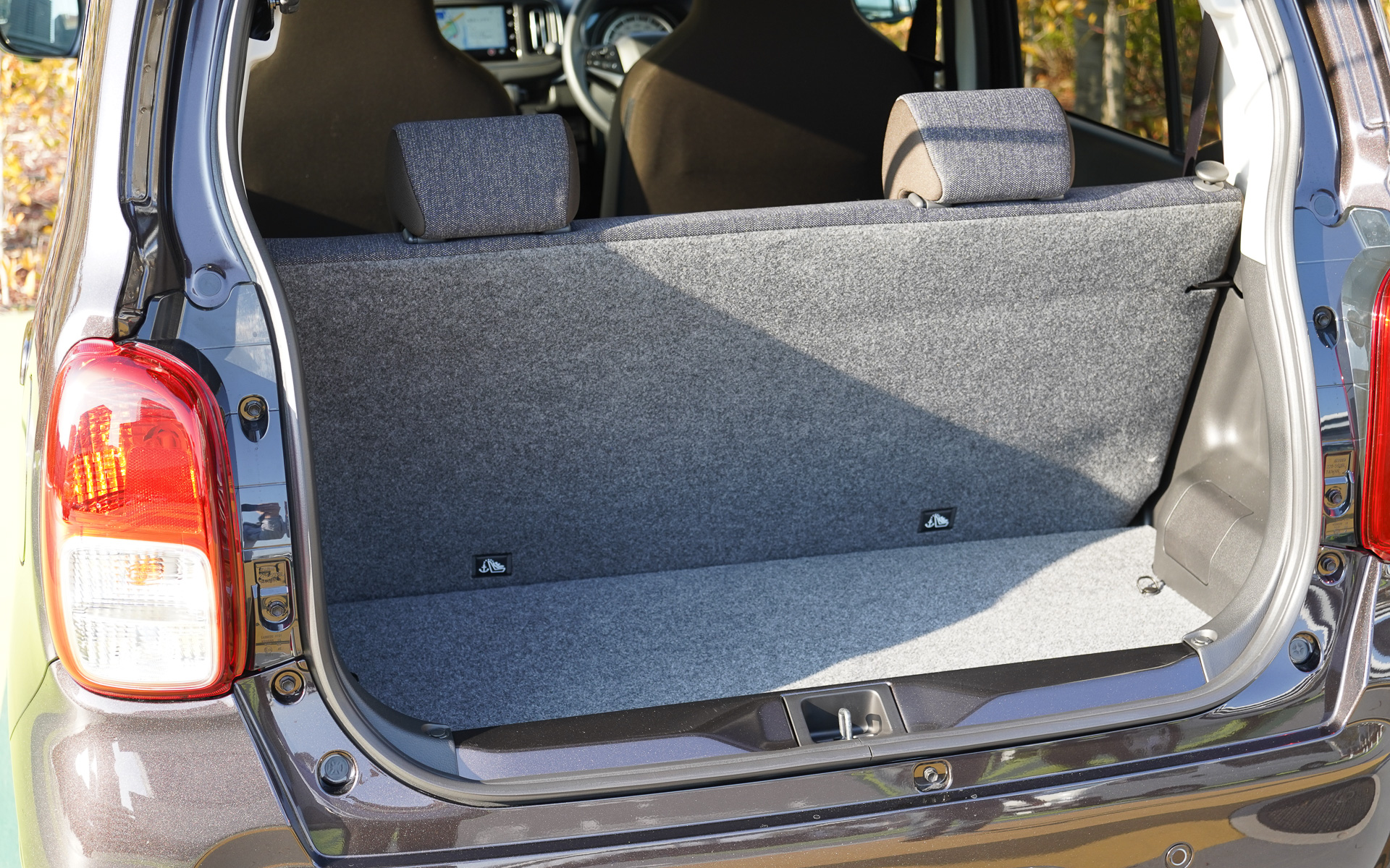 リアのラゲッジスペース、軽自動車としては十分なスペースが確保されている