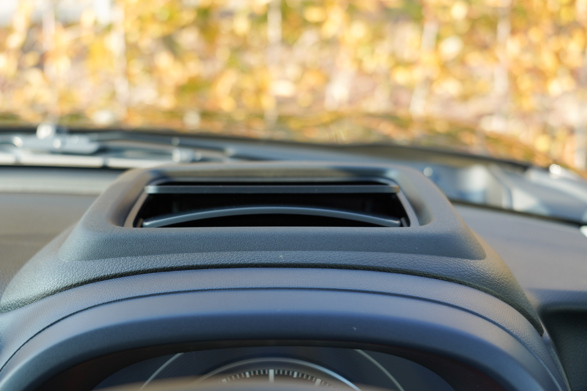 ヘッドアップディスプレイが出てくる様子