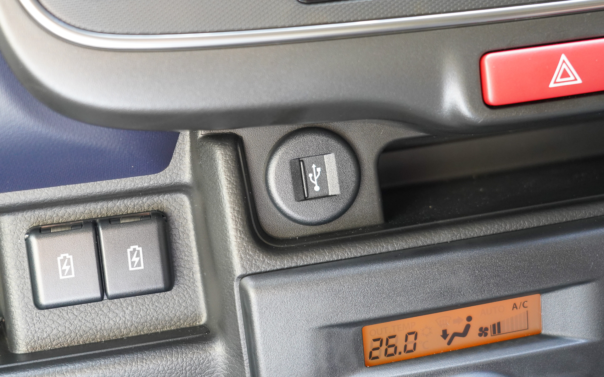 ディスプレイオーディオにスマホを接続するためのUSB-A端子