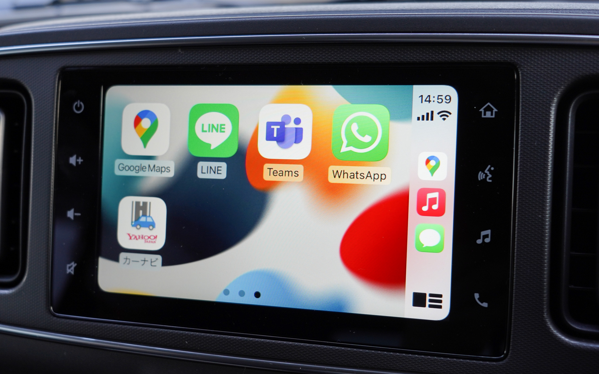 Teamsのような会議ソフトもApple CarPlayに対応。もちろん音声のみの対応となるが、運転しながらの会議はとても危険なのでくれぐれもしないでいただきたい