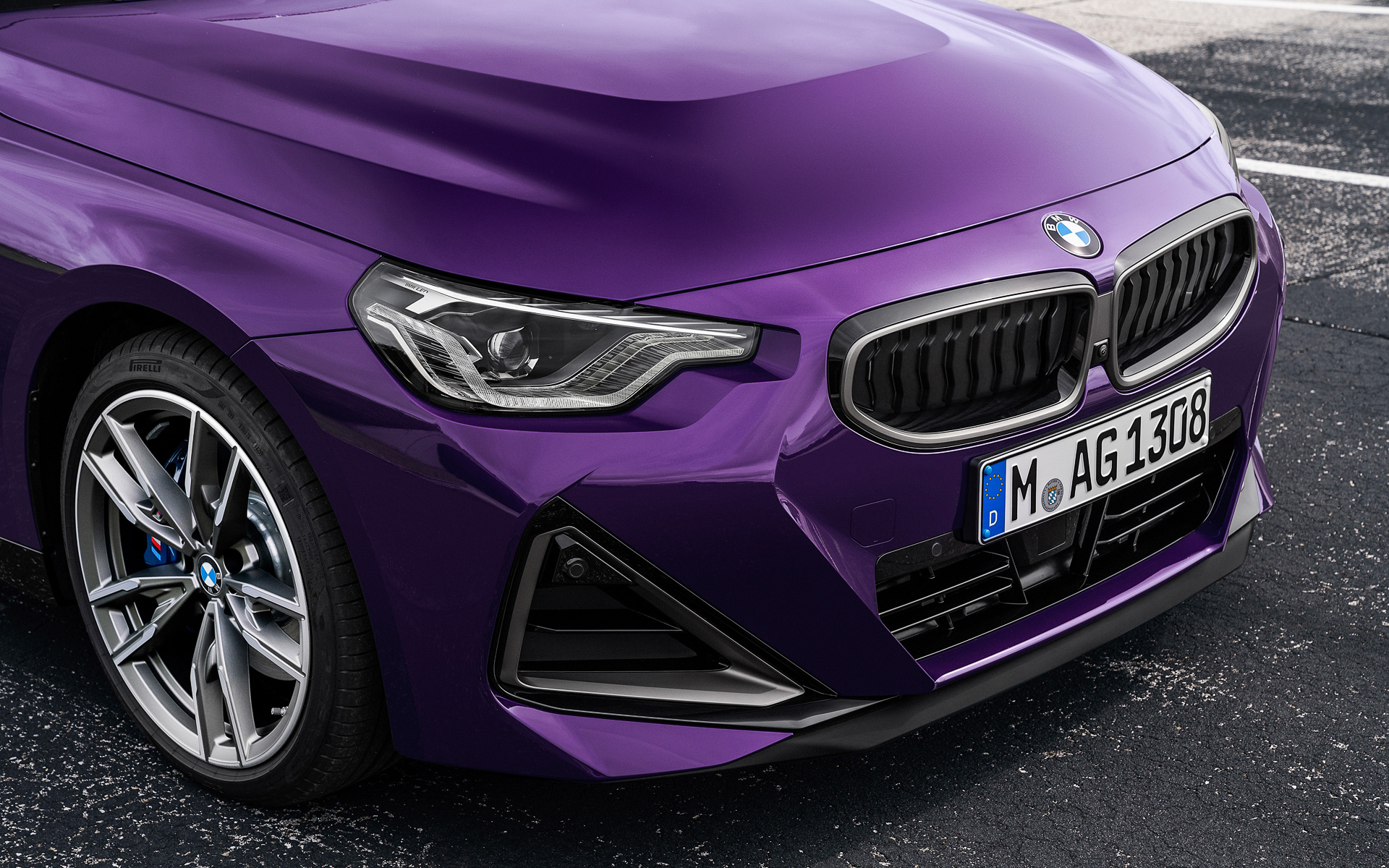 新型M240i xDriveのボディサイズは4560×1825×1405mm（全長×全幅×全高）、ホイールベースは2740mm。車両重量は1710kgとした