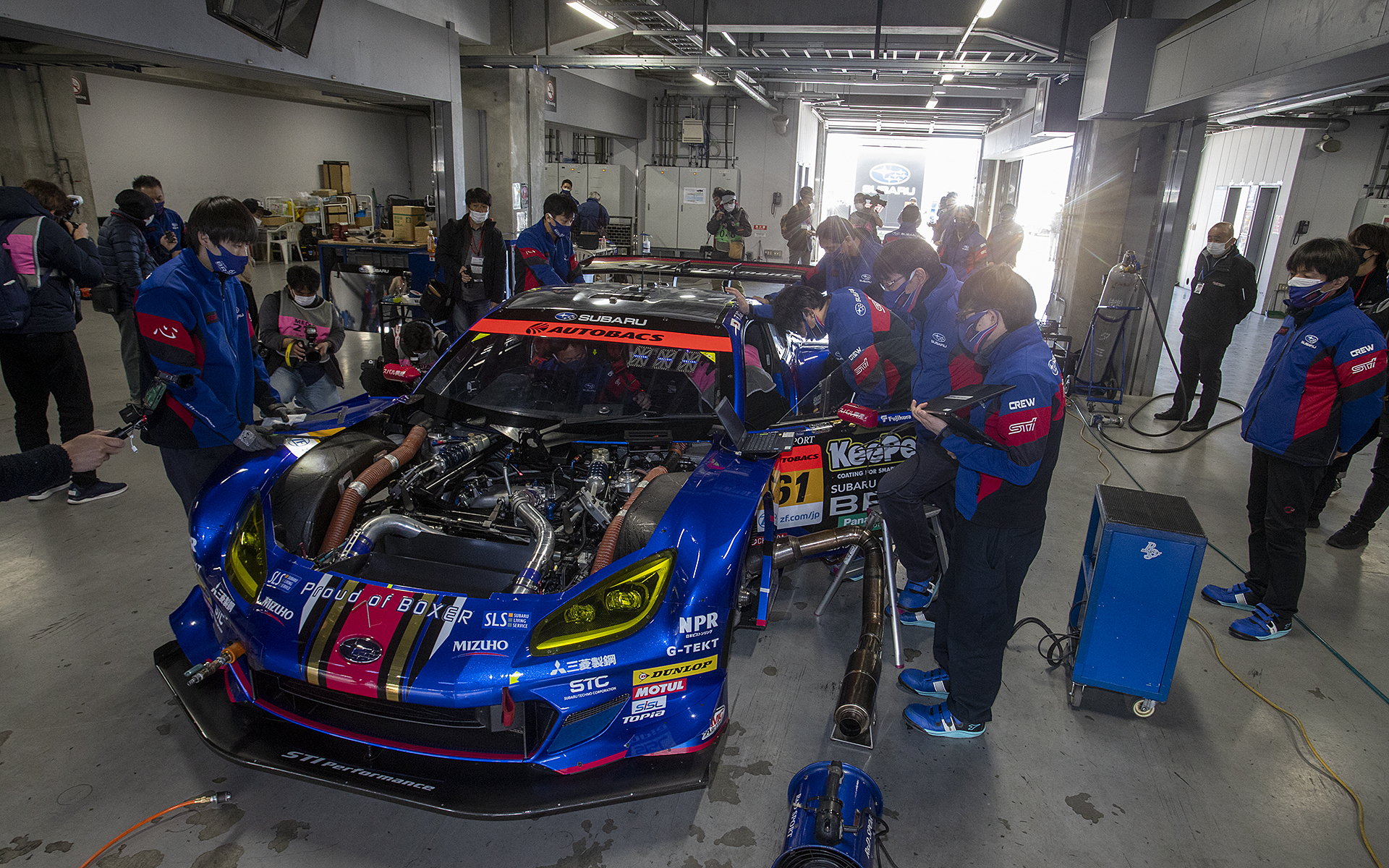 シェイクダウン走行前のピットの様子