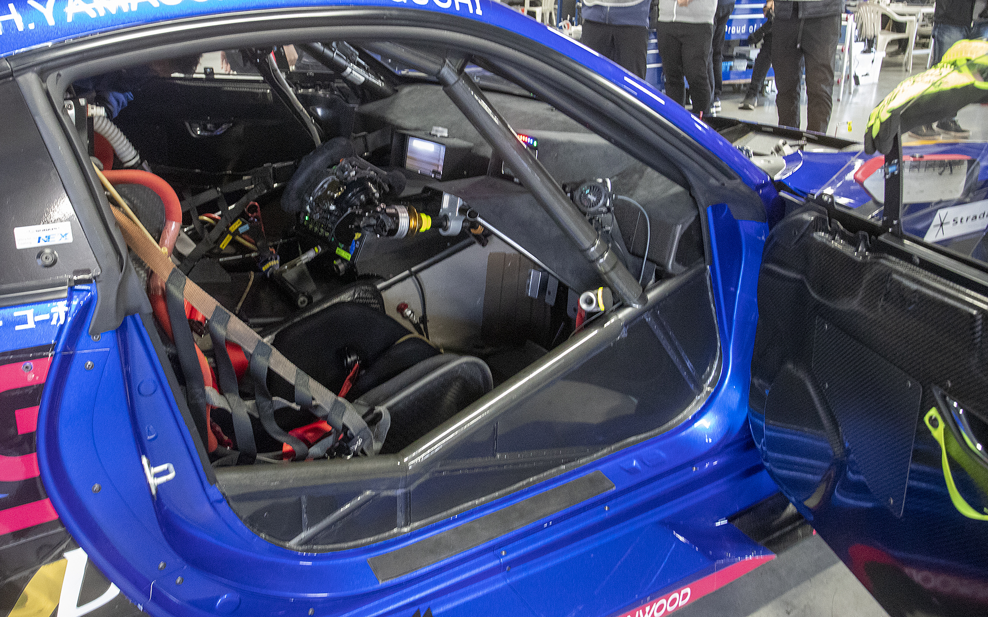 シェイクダウン走行前のピットの様子