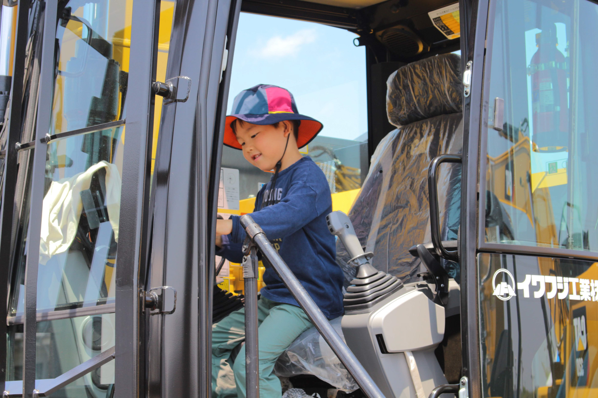 「働くのりもの大集合!!」開催期間：2022年5月3日～5月5日、場所：GPスクエア、レーシングコース。ショベルカーや消防車など、街や工事現場で活躍する60台以上の「働くのりもの」が集結。2022年は、株式会社A.L.I. Technologiesの、空間を駆け抜ける新たなエアモビリティ「XTURISMO Limited Edition」の展示を西日本で初めて一般公開