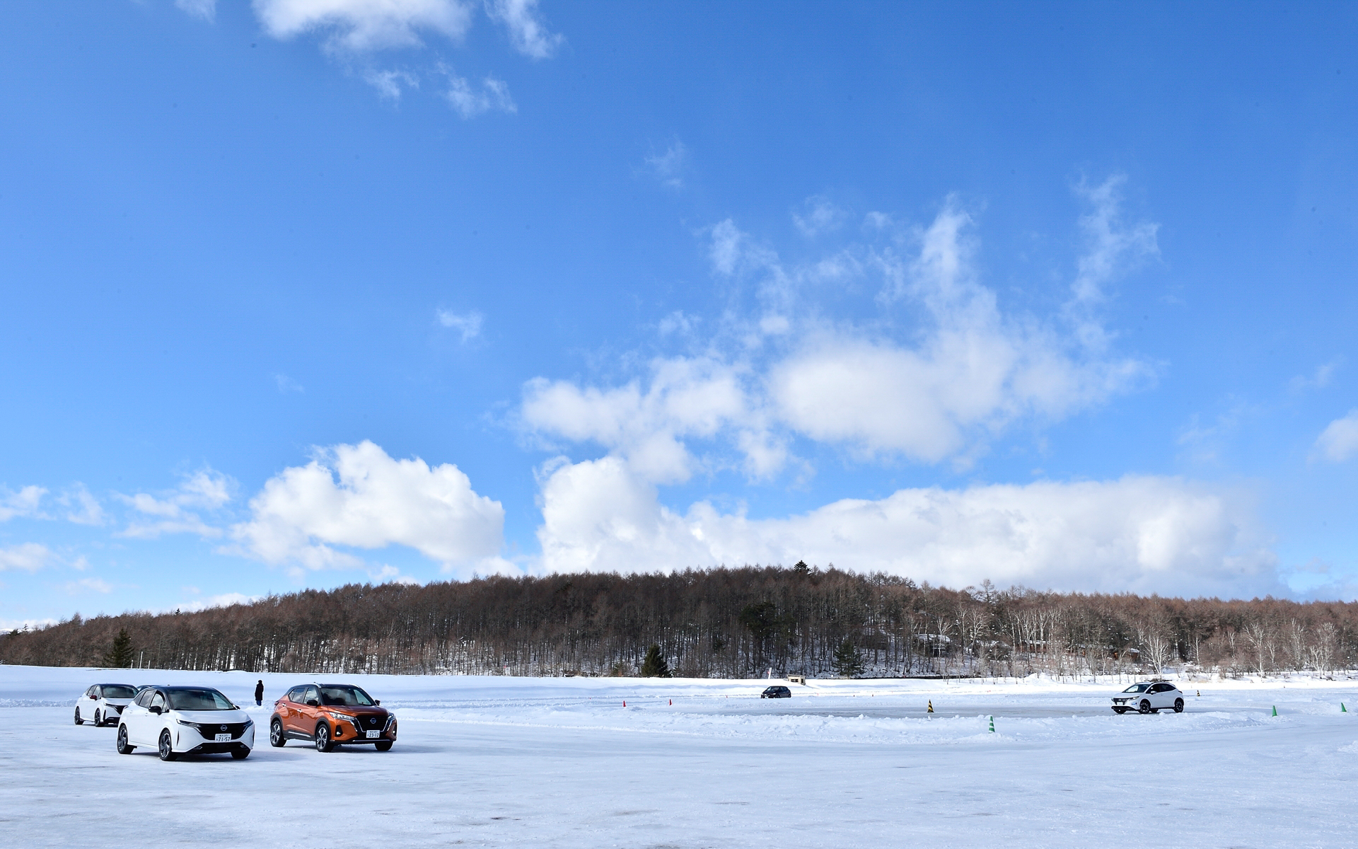 日産の氷上試乗会は長野県にある女神湖で行なわれた