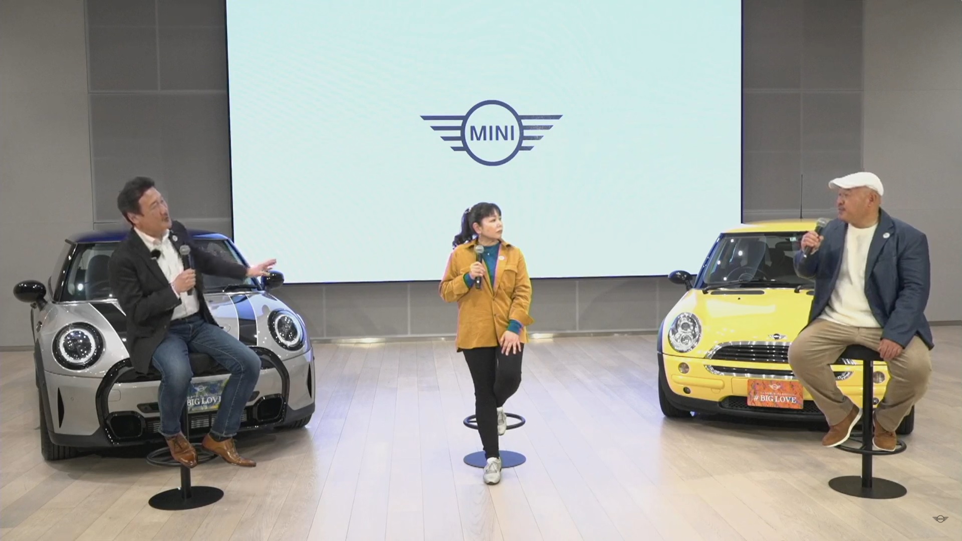 モータージャーナリスト竹岡圭氏、MINIスタイルマガジン杉山裕編集長、MINIディビジョン山口営業部長らによるトークショーが行なわれた