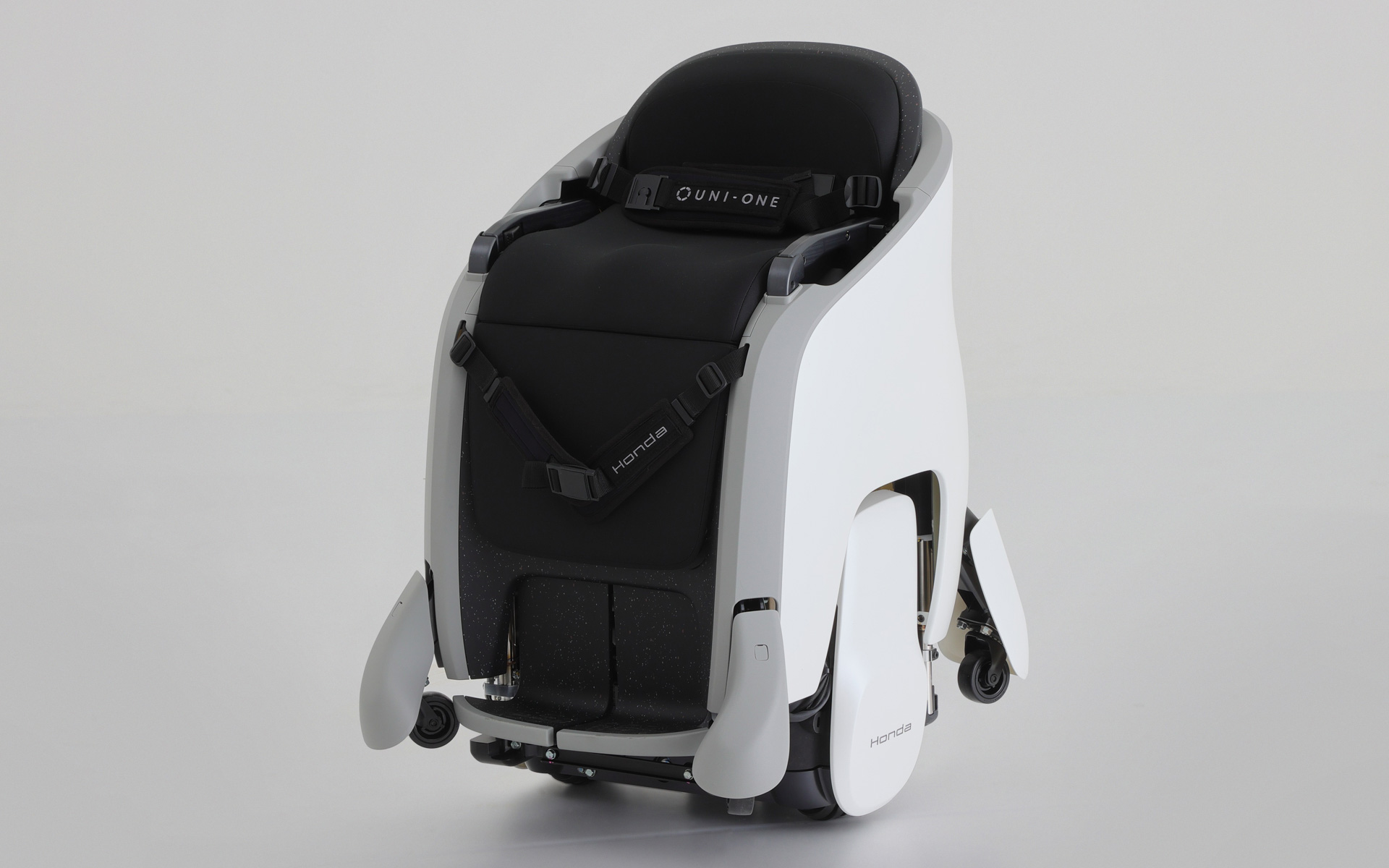 ハンズフリーパーソナルモビリティ「UNI-ONE（ユニワン）」