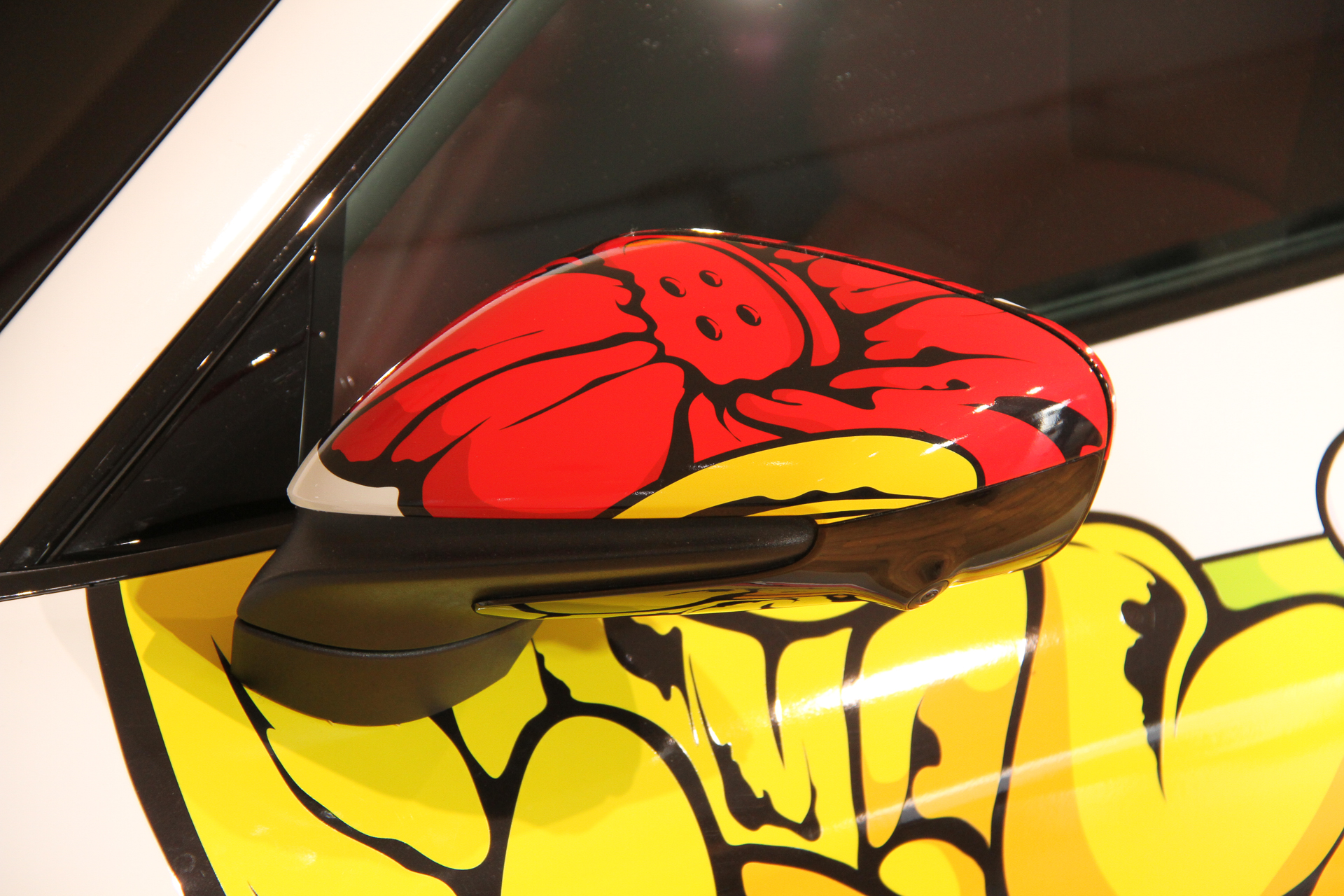 タイカン ターボをベースにしたアートカー