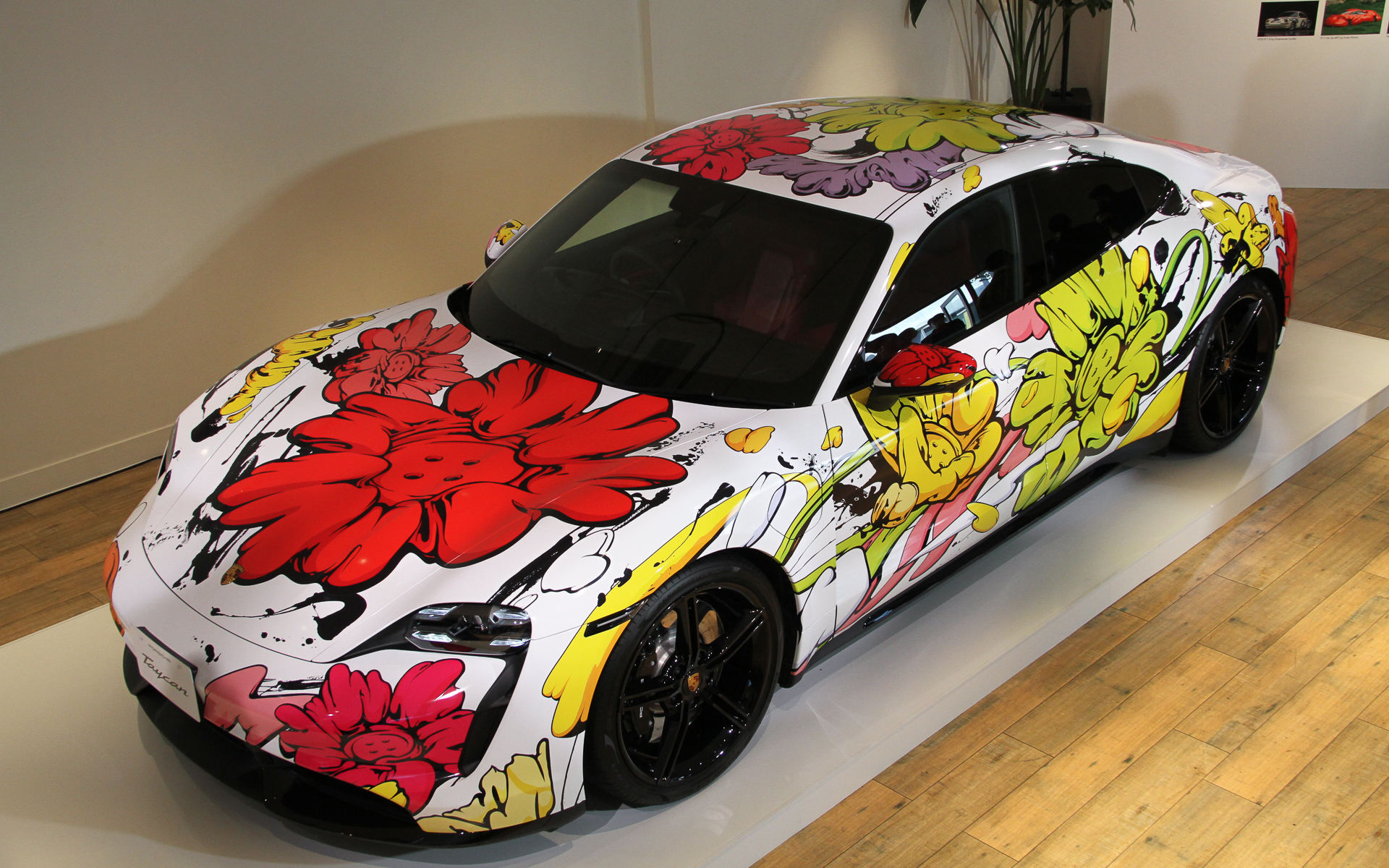 タイカン ターボをベースにしたアートカー