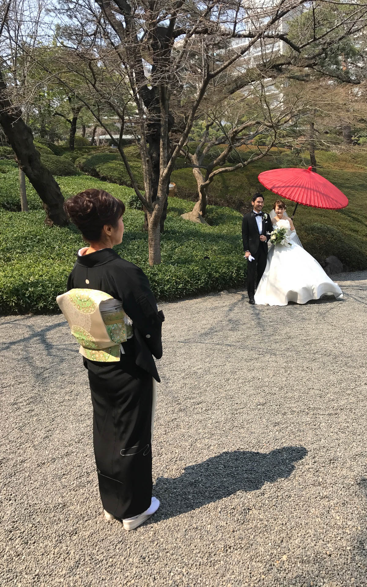 八芳園での長女の結婚式。一生のハレ舞台です。少し家内が寂しそうに見えるけど