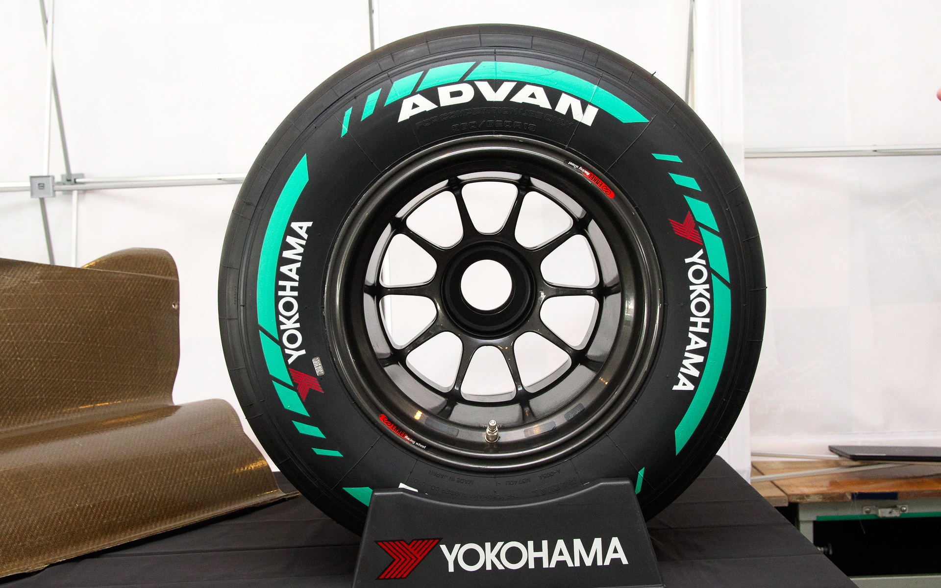 横浜ゴムは天然ゴムやサステナブル素材を使用したタイヤを開発