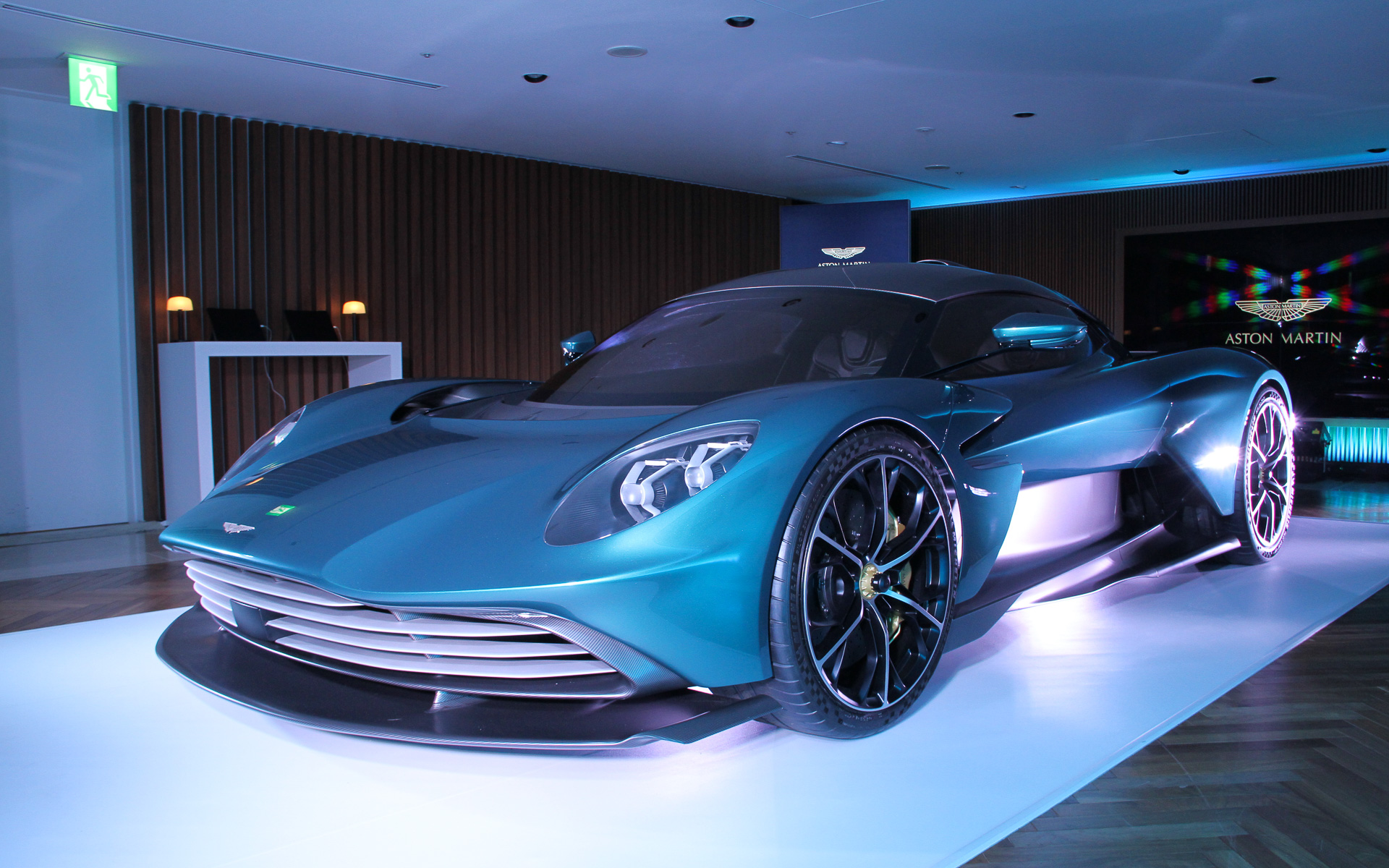 2024年に発売予定のPHEVミッドシップスーパーカー「ヴァルハラ」のプロトタイプ。生産台数は最大で999台という