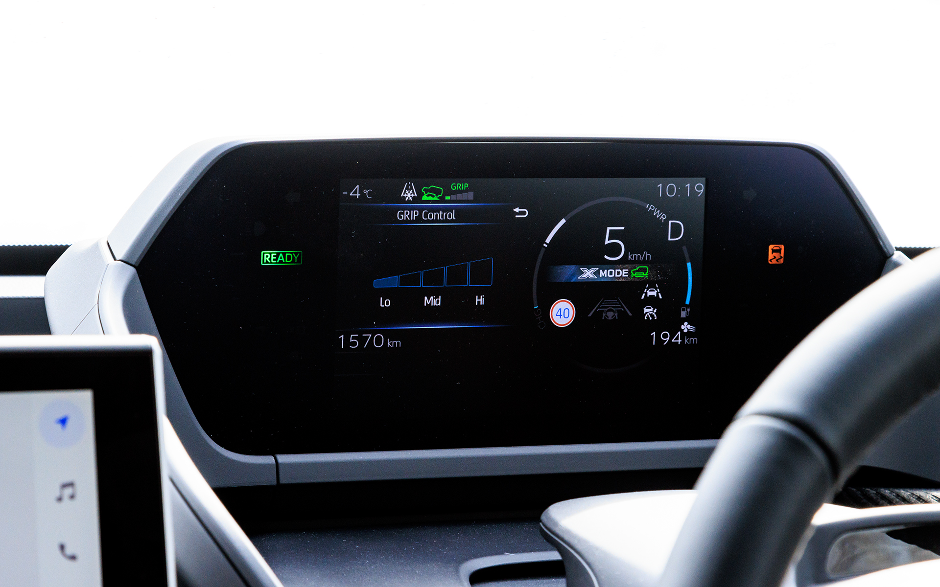 Xモードに設定し、グリップコントロールで5段階に走行速度を固定できる