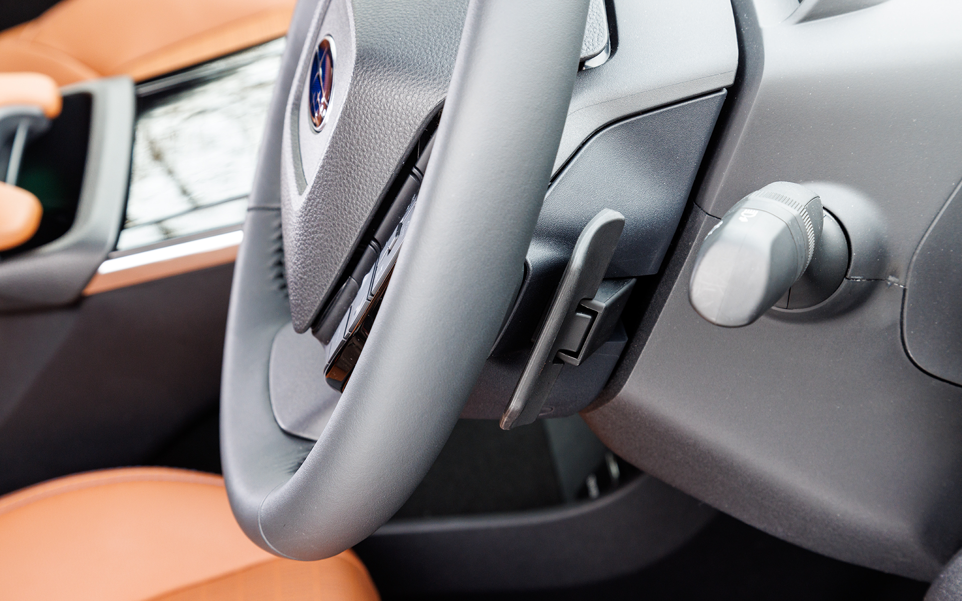 トヨタ「bZ4X」とは異なる装備、パドルシフト