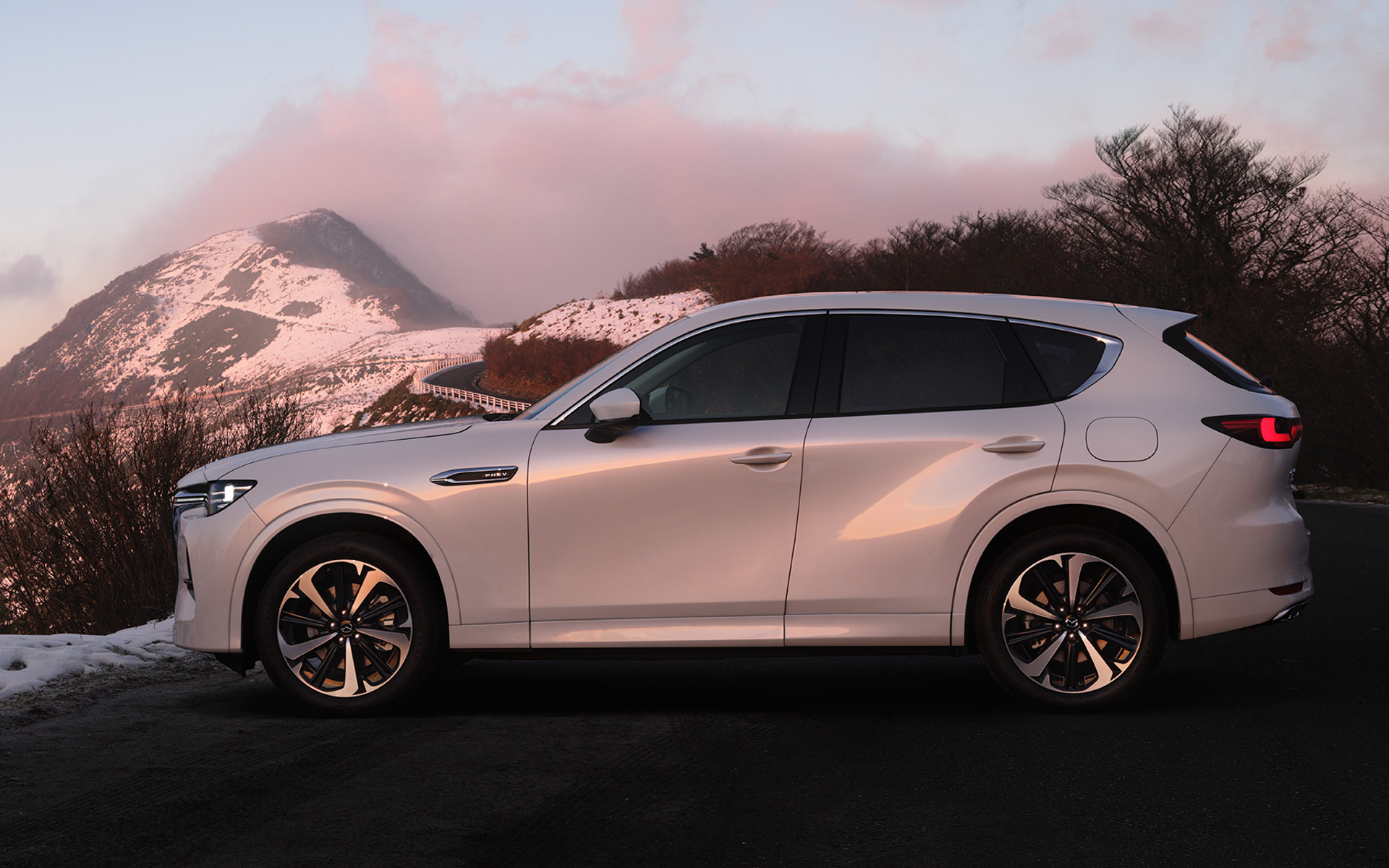 欧州で世界初公開された新型車「CX-60」