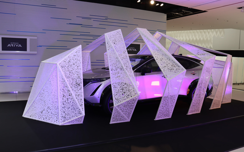 日産、新型BEV「アリア」第1号車納車セレモニー開催 和紙アート「ARIYA