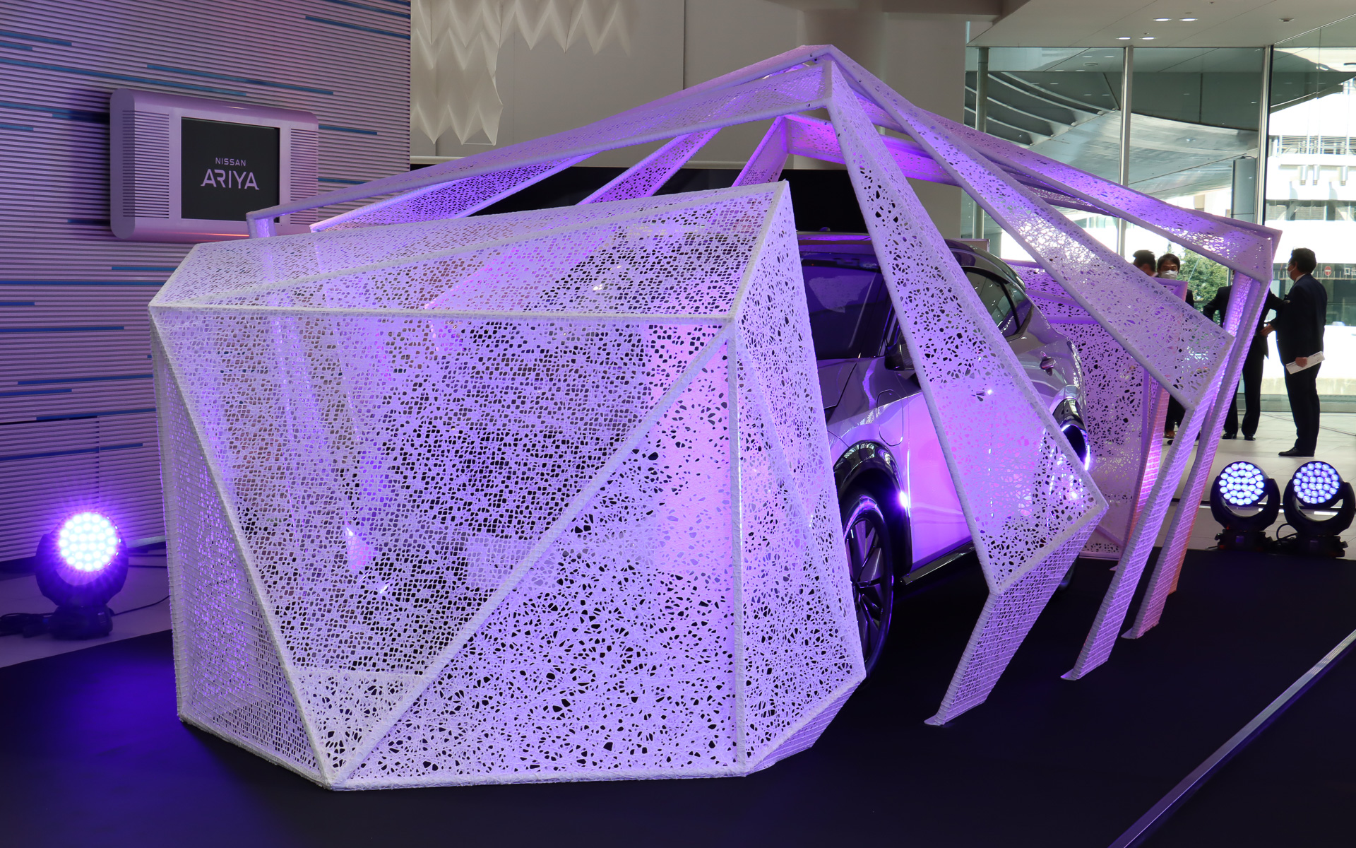 アリアのデザインコンセプト「伝統美術と先進技術の融合」に合わせ、繭をモチーフにしたデザインとなっている