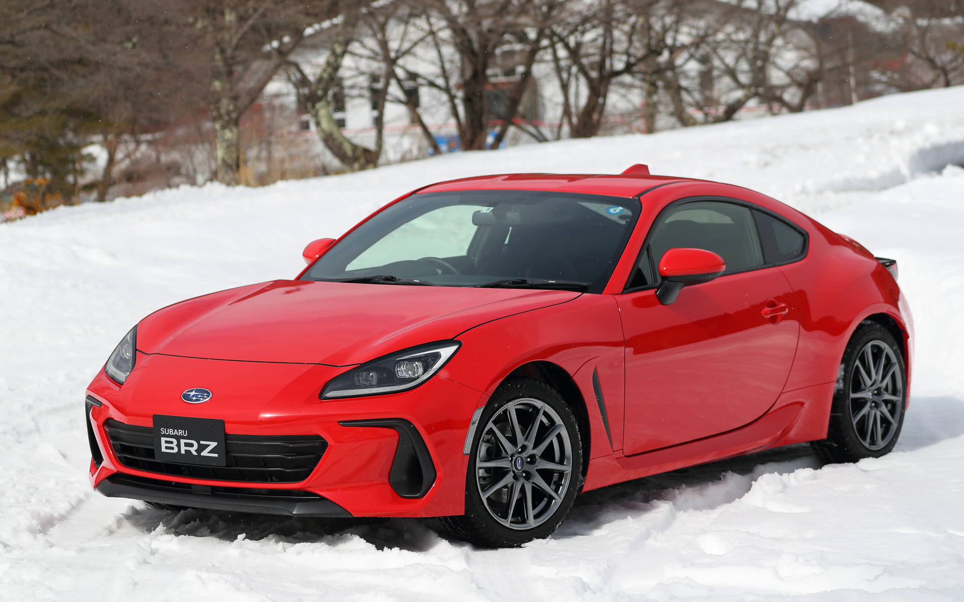 ルーフアンテナを含めたボディサイズは4265×1775×1310mm（全長×全幅×全高）、ホイールベースは2575mm、トレッド幅はフロント1520mm/リア1550mm、最低地上高130mm、車両重量1260mm（Rグレードの6速MT）