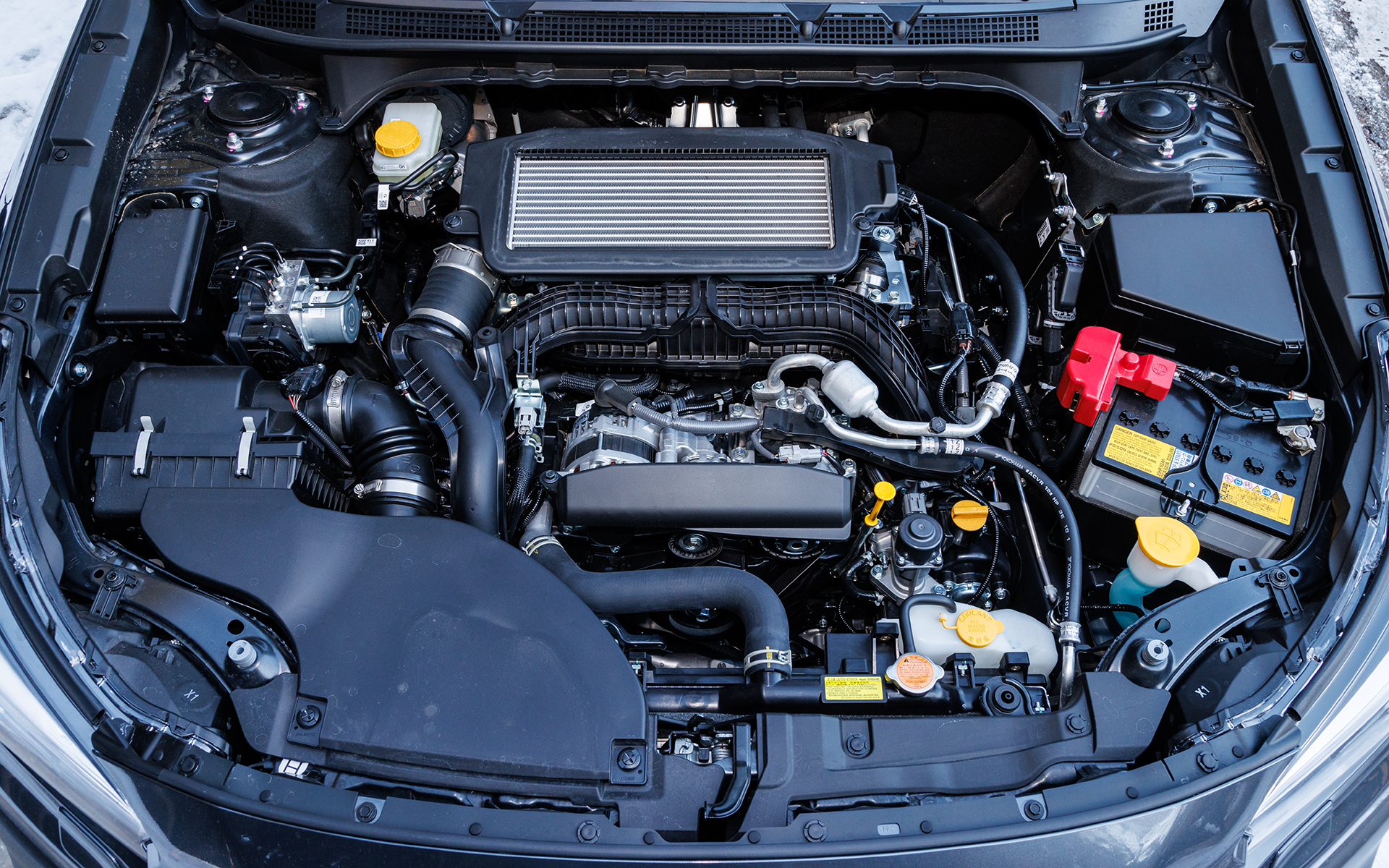 最高出力130kW（177PS）/5200-5600rpm、最大トルク300Nm（30.6kgfm）/1600-3600rpmを発生する水平対向4気筒 1.8リッター直噴ターボ“DIT”エンジンを搭載。組み合わせるトランスミッションはリニアトロニック（CVT）で、4輪を駆動する。WLTCモード燃費は13.0km/L