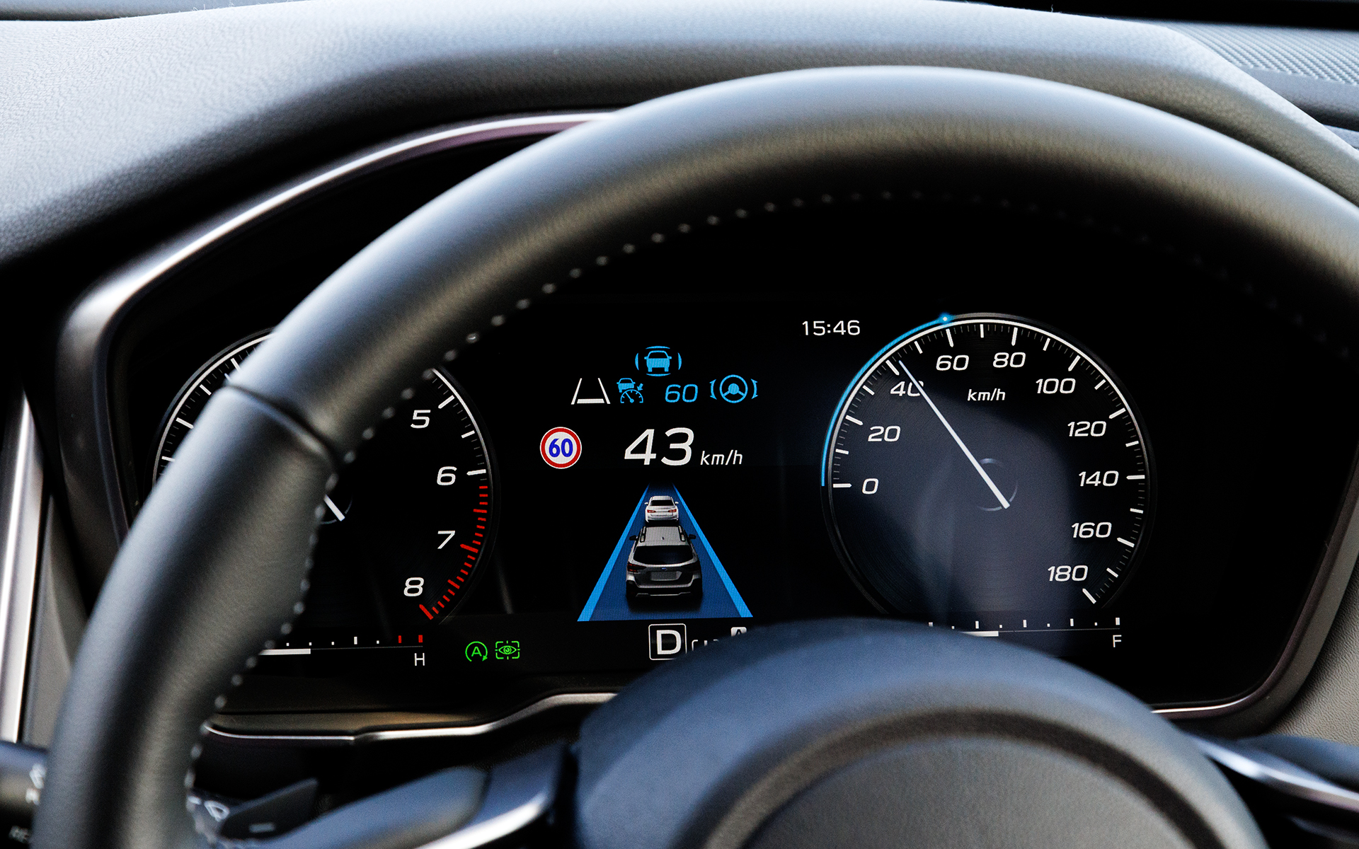 ステアリングから手を離せる渋滞時ハンズオフアシストが使えるようになると、メーター内のアイコン表示がグリーンからブルーに変わる