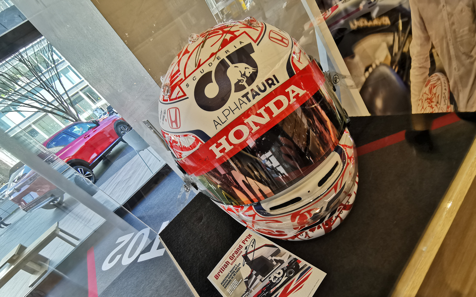 角田裕毅選手のヘルメットもカッコいい！