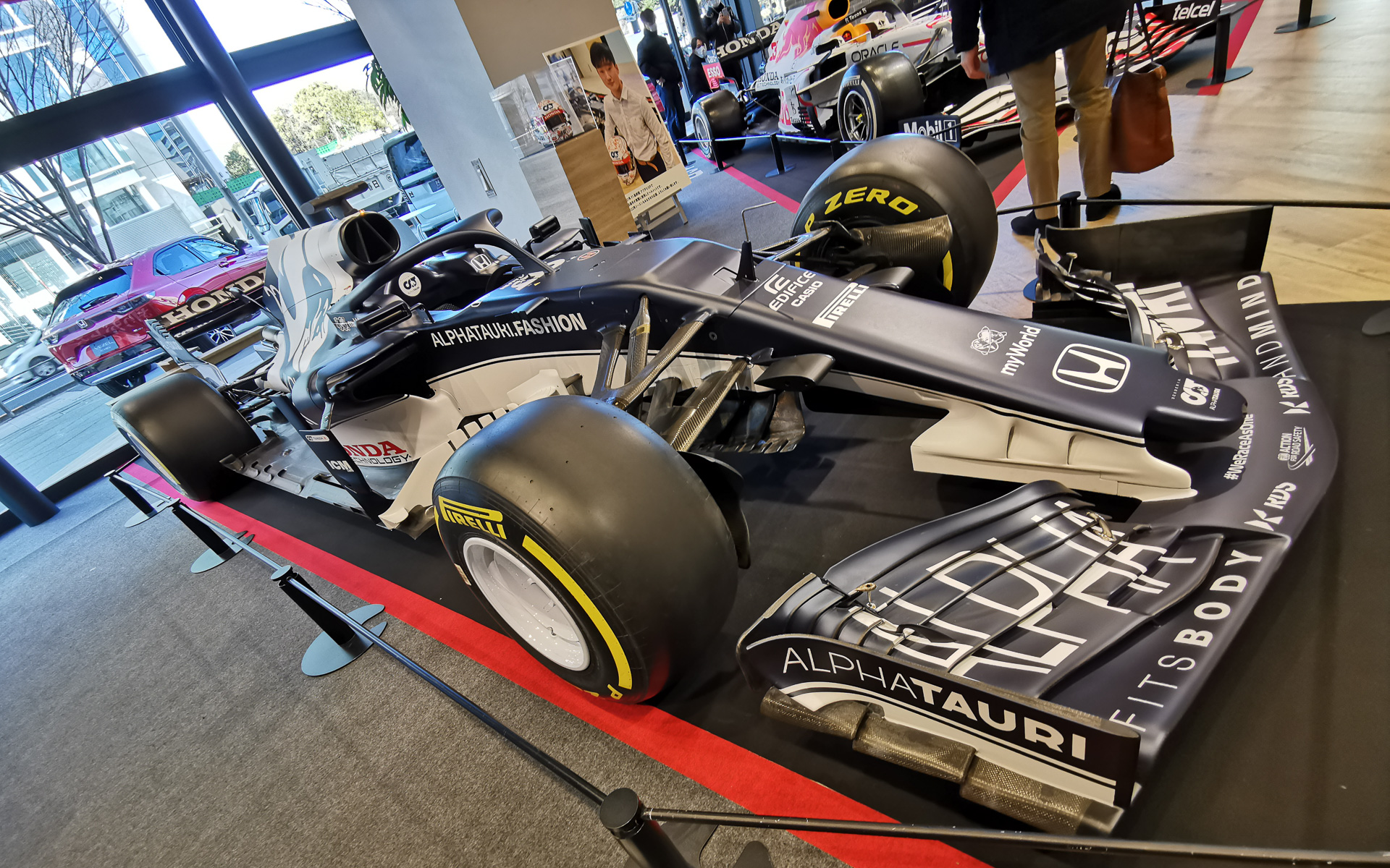 角田裕毅選手がドライブするアルファタウリ・ホンダのF1もレプリカですが展示されていました
