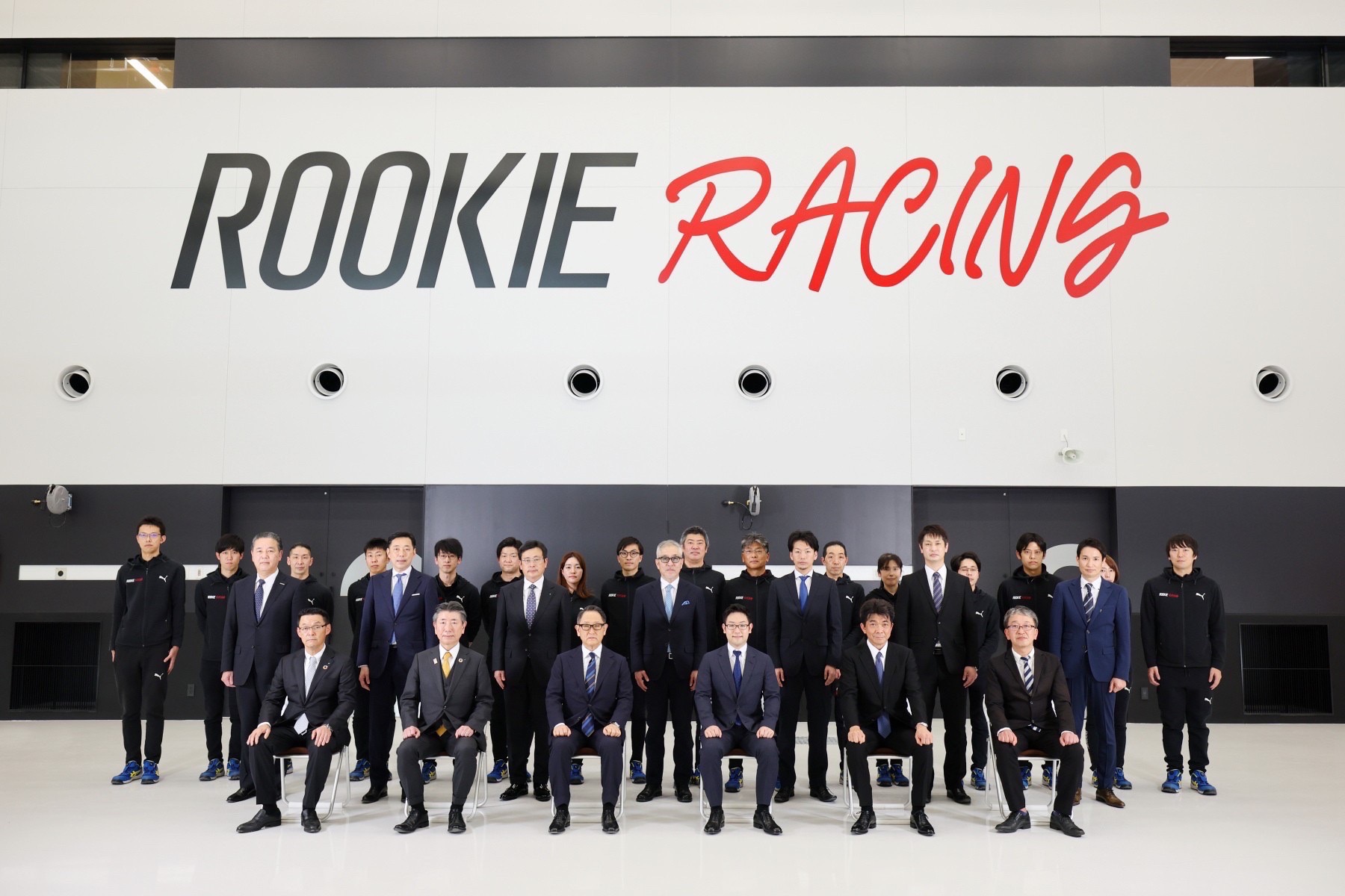 竣工式後の記念写真　写真撮影：三橋仁明 / N-RAK PHOTO AGENCY