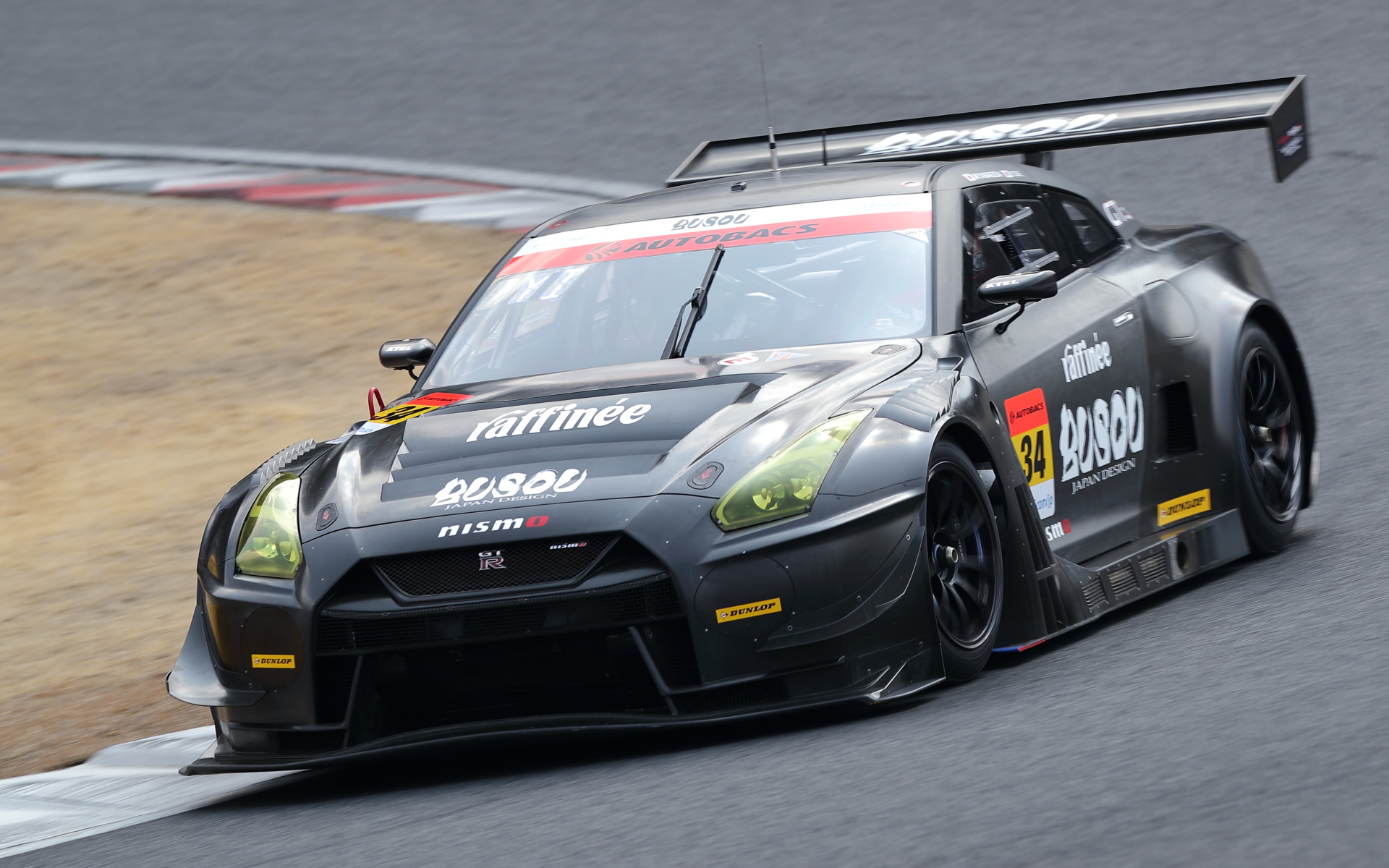 GT300の注目チームBUSOU Drago CORSEの34号車 BUSOU raffinee GT-R