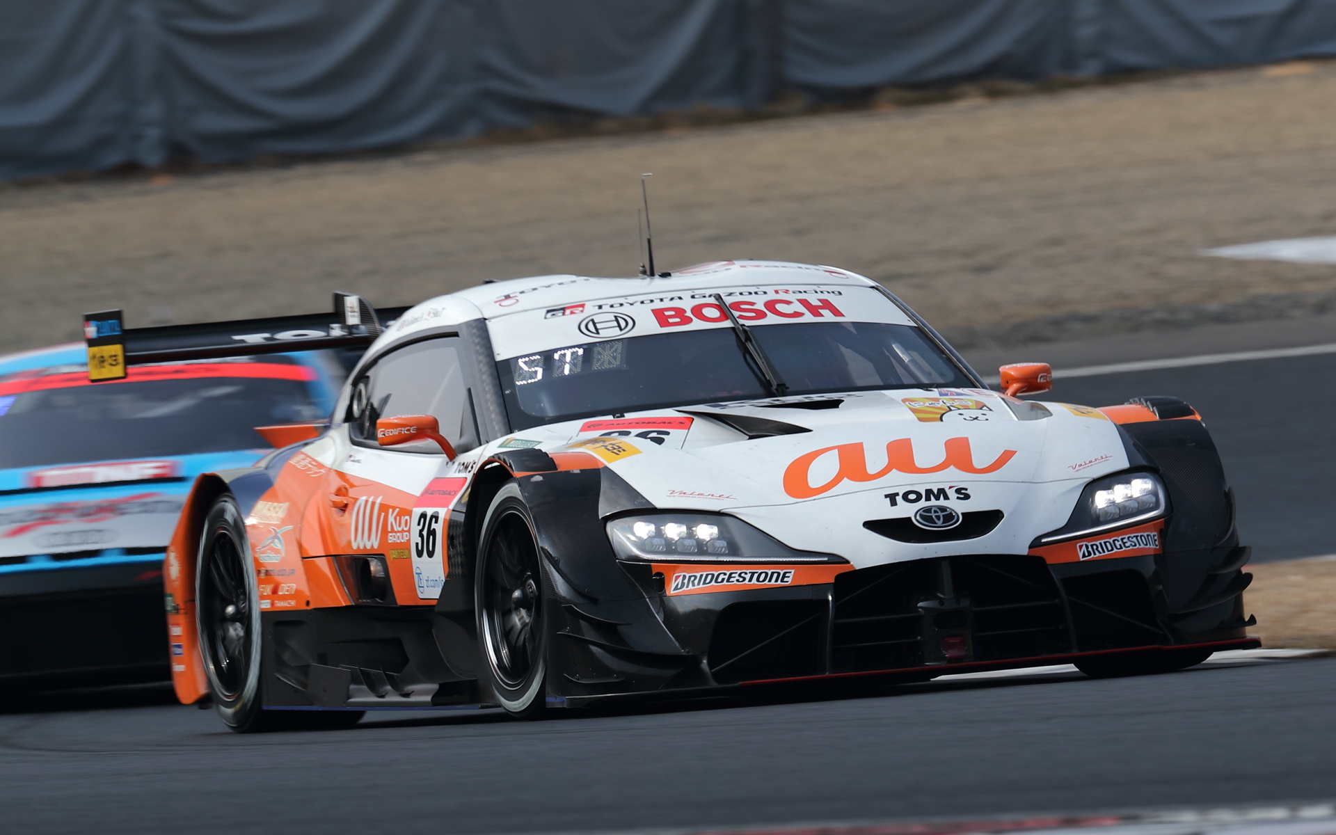 土曜日午前中のトップタイムをマークした36号車 au TOM'S GR Supraの1分18秒150。2021年シーズンのチャンピオンマシンだが、36のゼッケン番号をつける