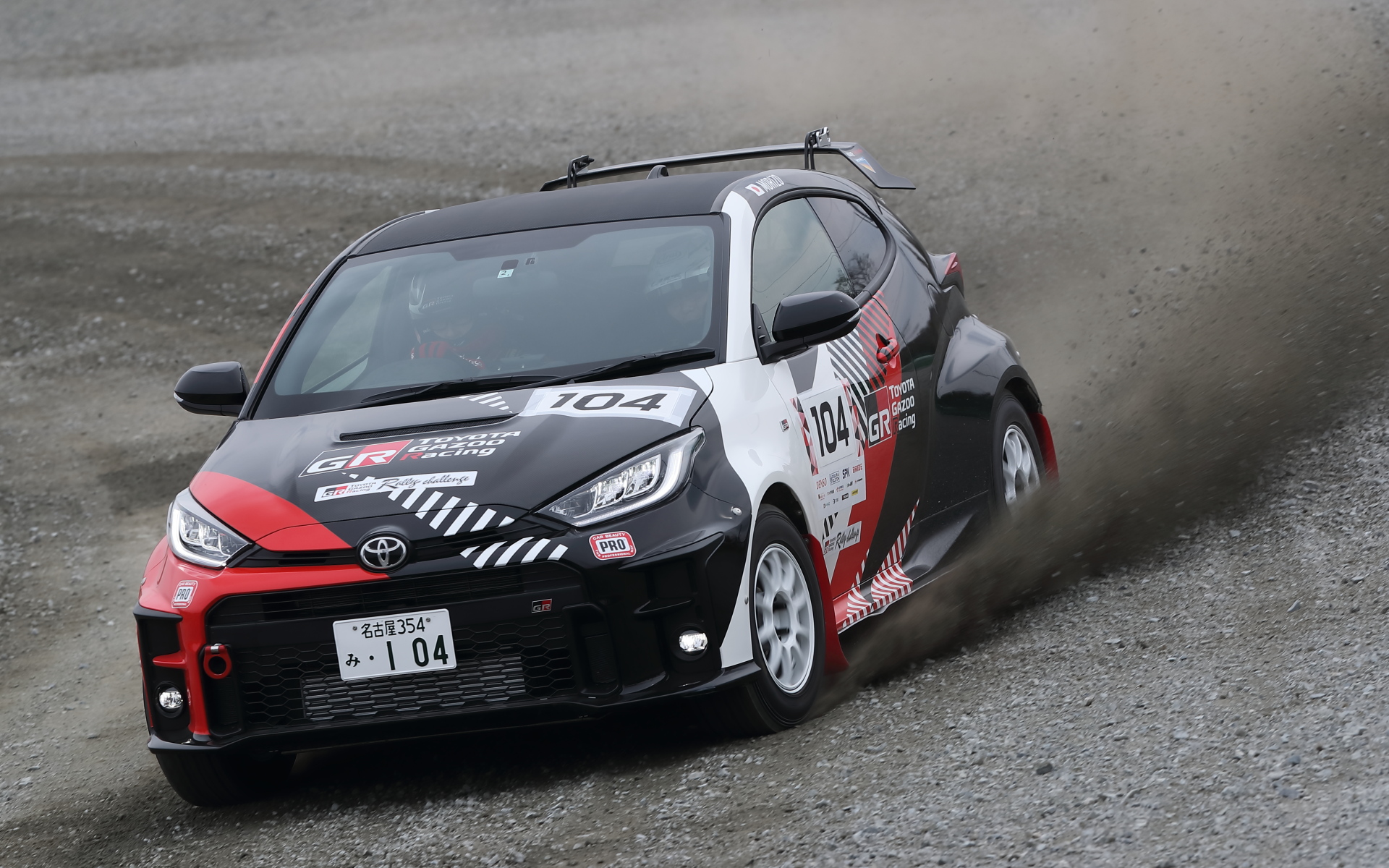 ラリーチャレンジ安芸高田のSSを走るモリゾウ選手の104号車