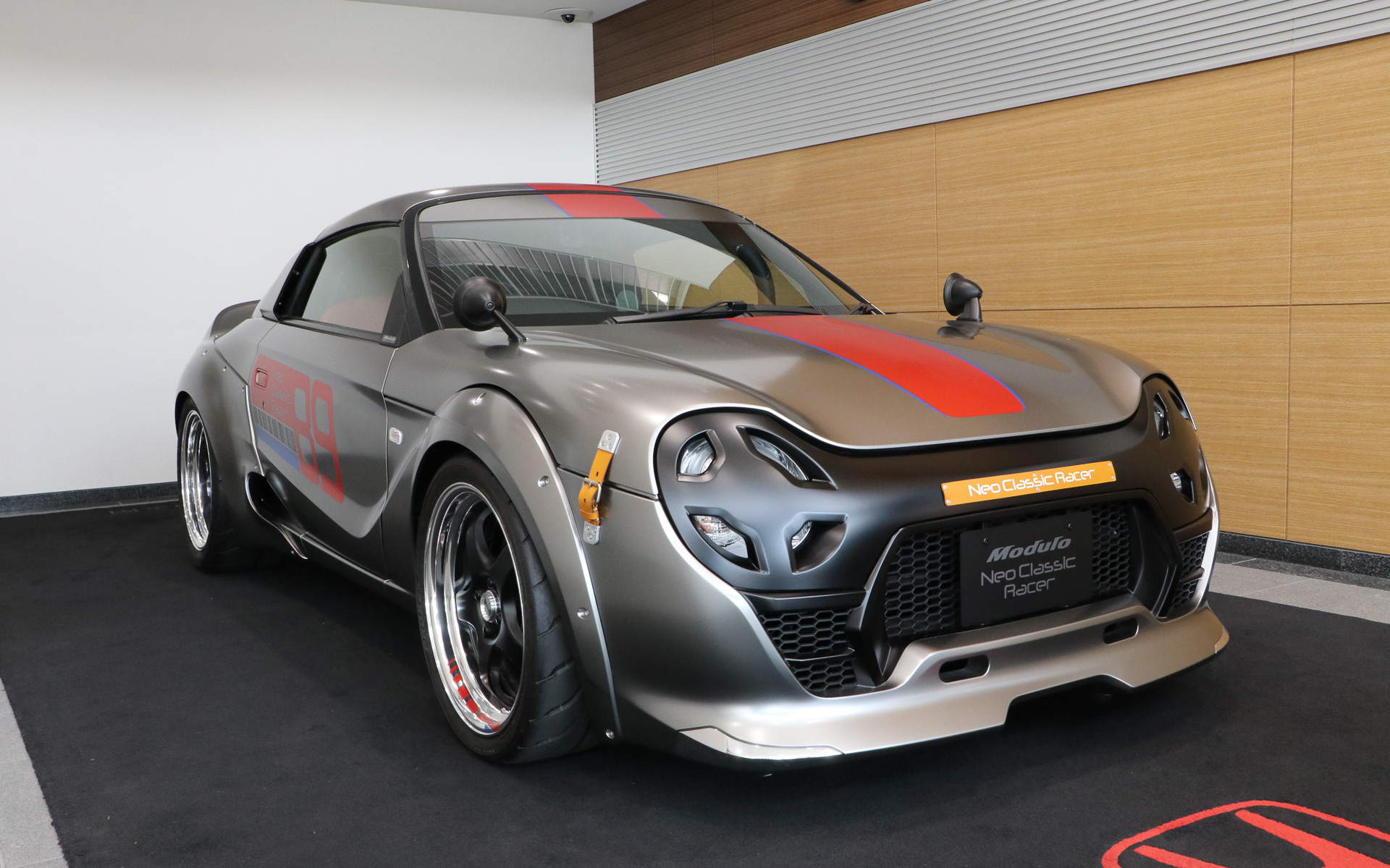 ホンダアクセスの本社に飾られているネオクラシックレーサーの実車