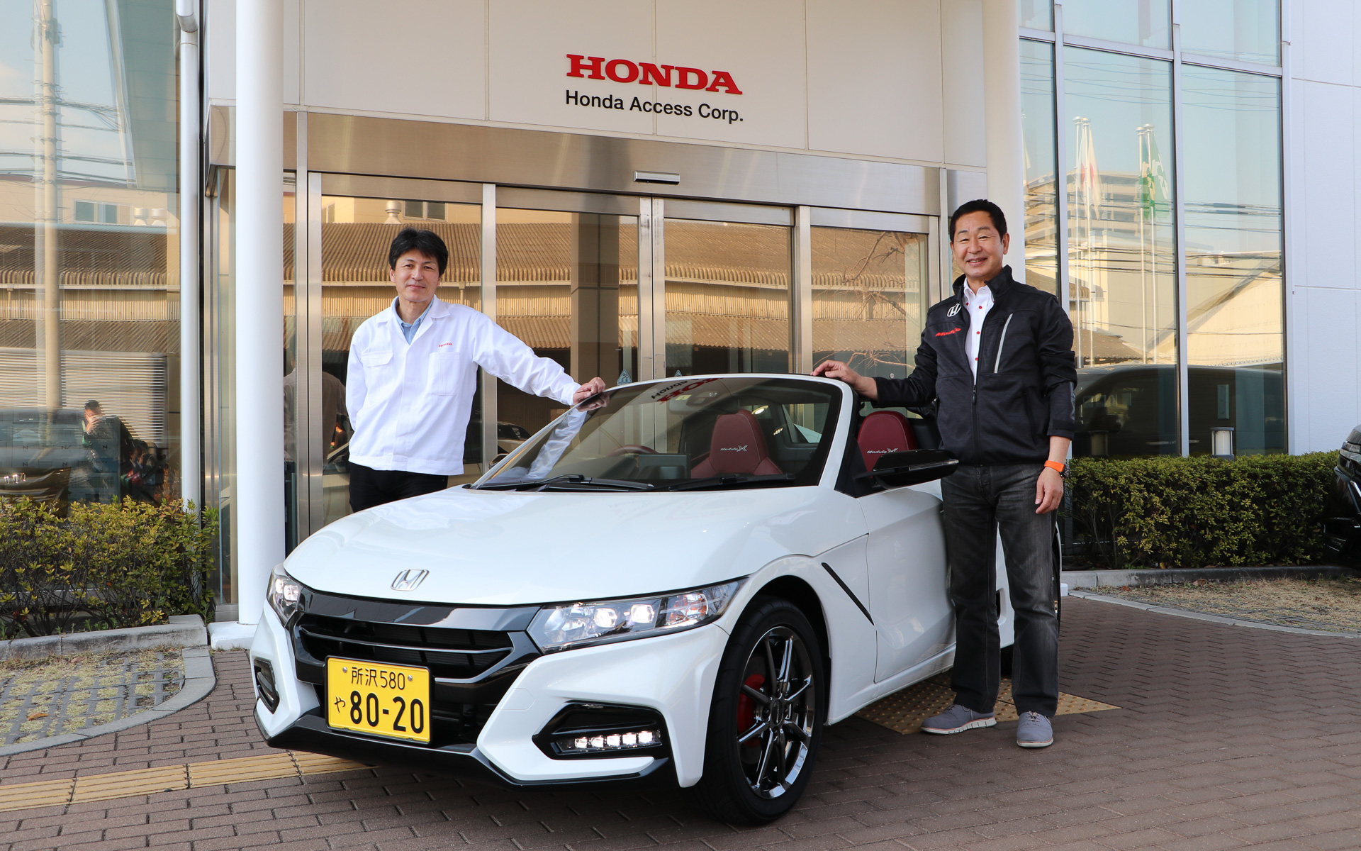 株式会社ホンダアクセス S660純正アクセサリー、S660 Modulo X 開発責任者 松岡靖和氏（左）とModulo開発アドバイザーを務める土屋圭市氏（右）