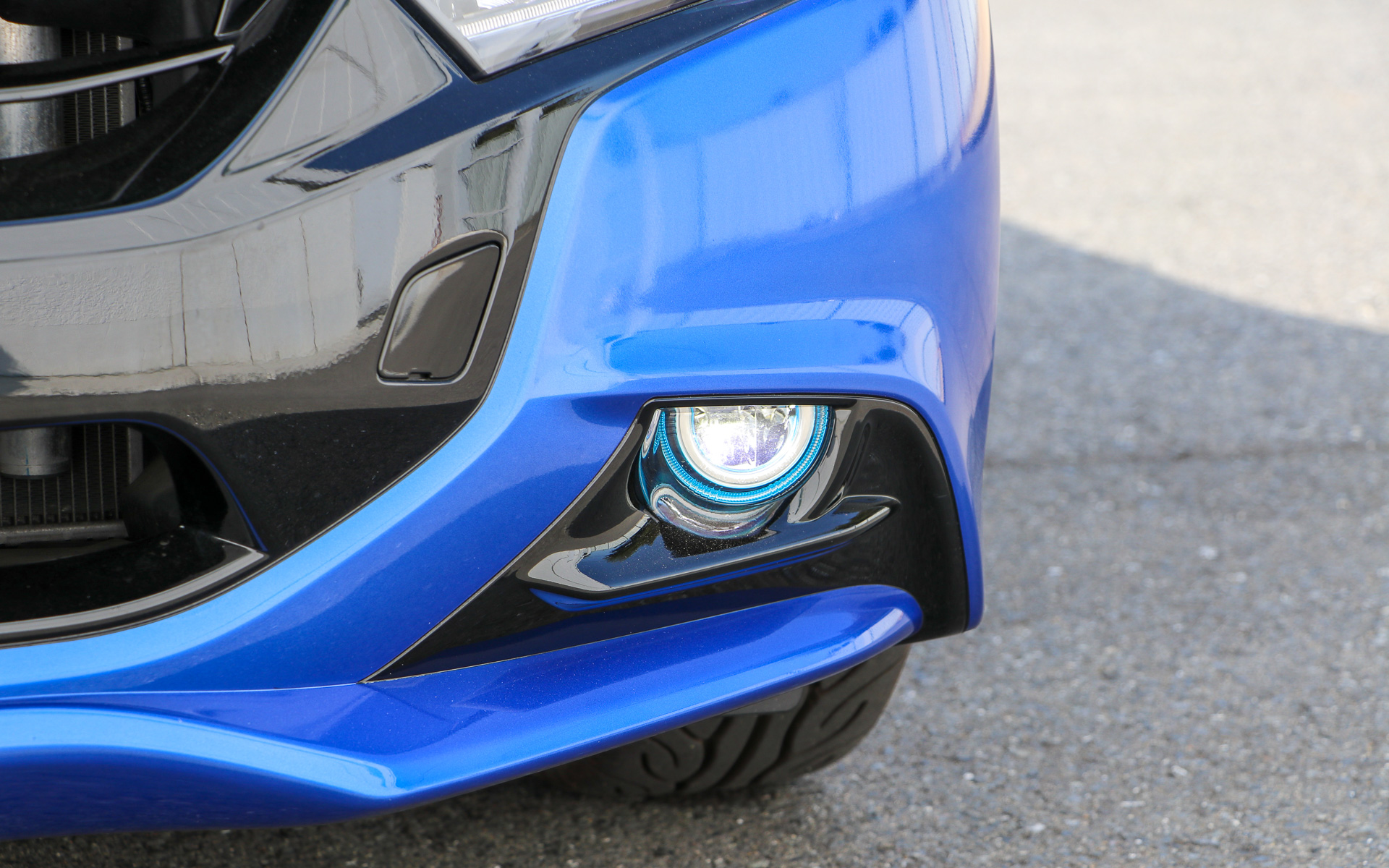 LEDフォグランプは色温度5000Kのクリアと色温度3100Kのイエローを設定