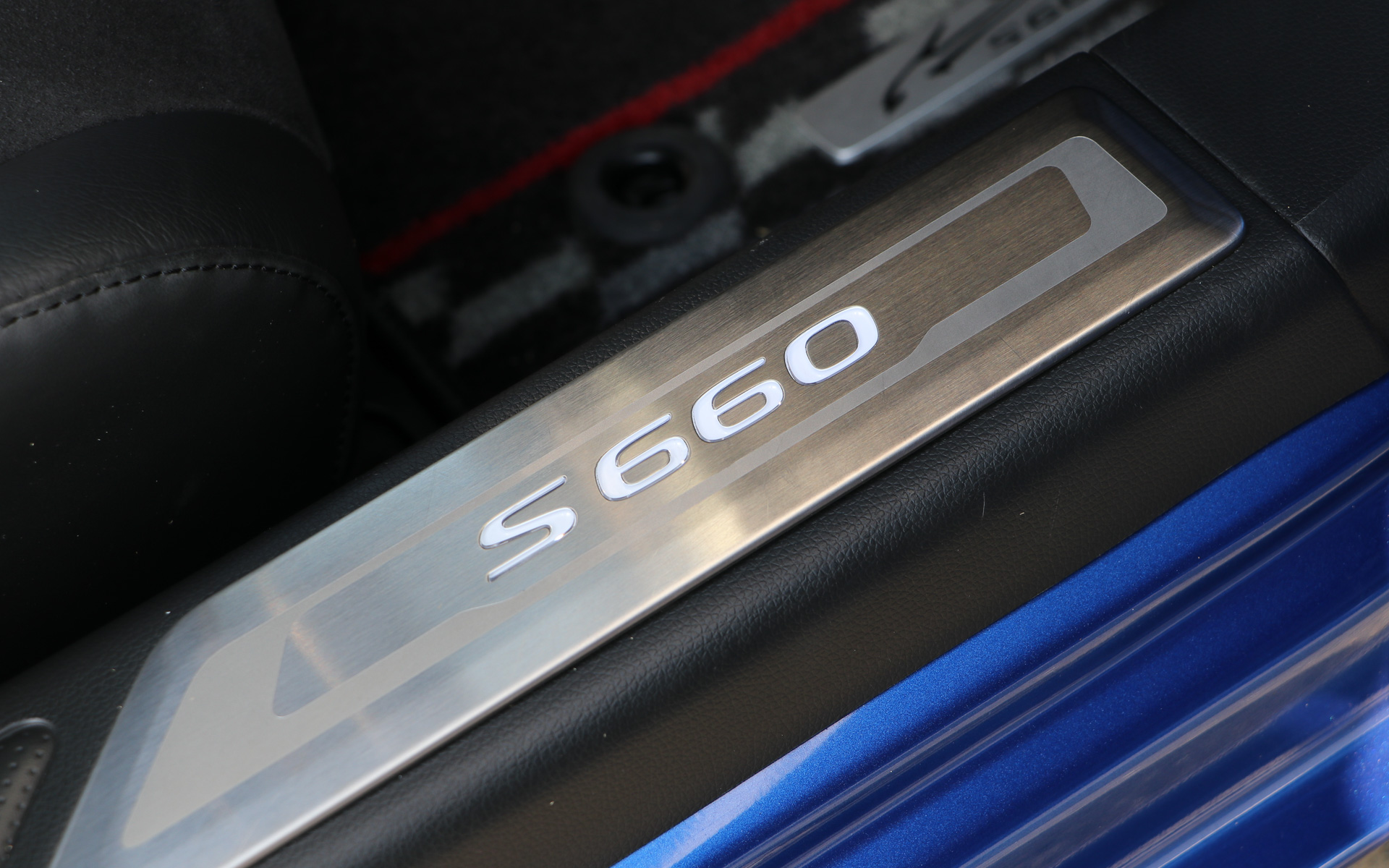 サイドステップガーニッシュ（LEDホワイトイルミネーション付き）