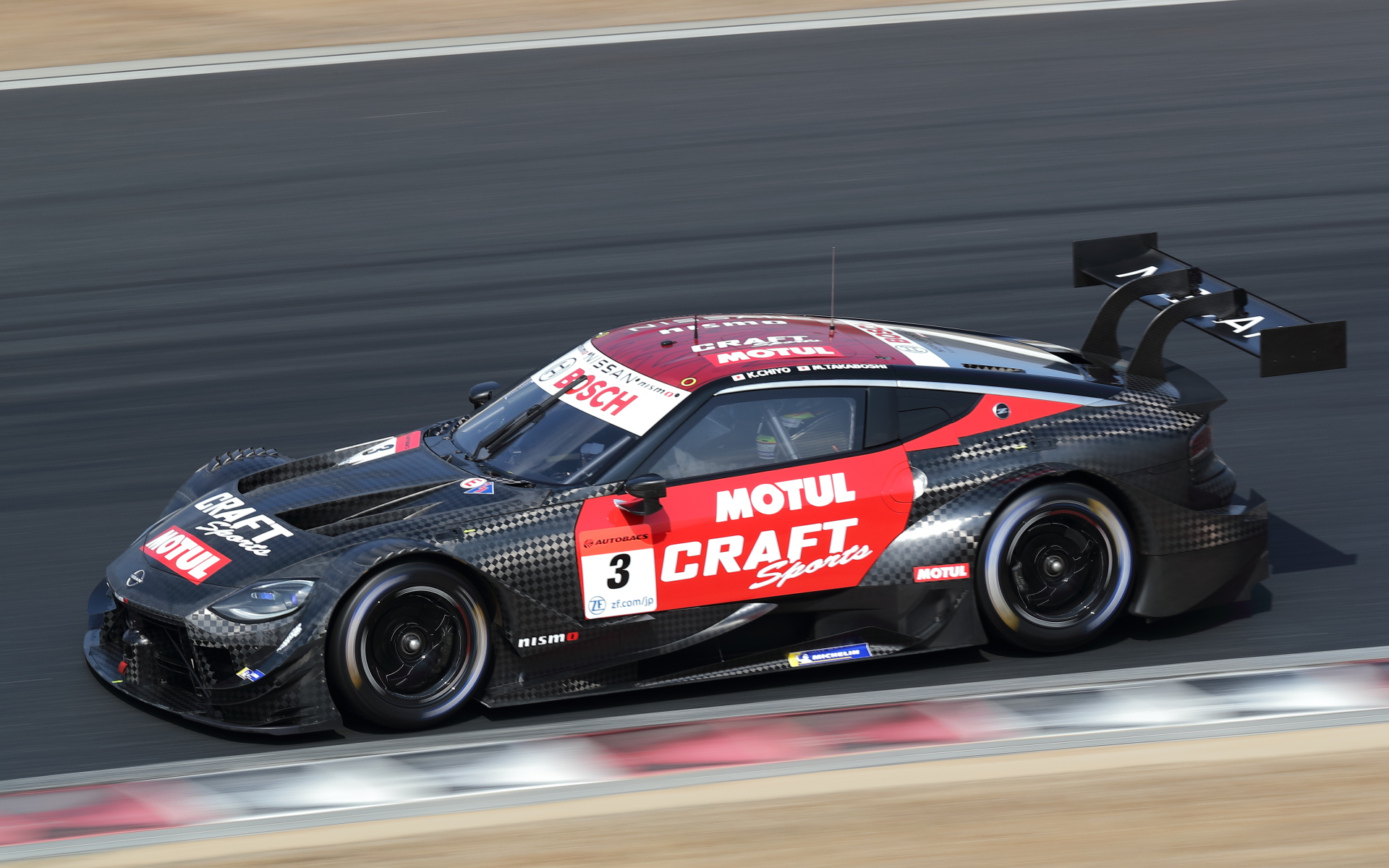 3号車のCRAFTSPORTS MOTUL Zは千代勝正選手と高星明誠選手がステアリングを握る